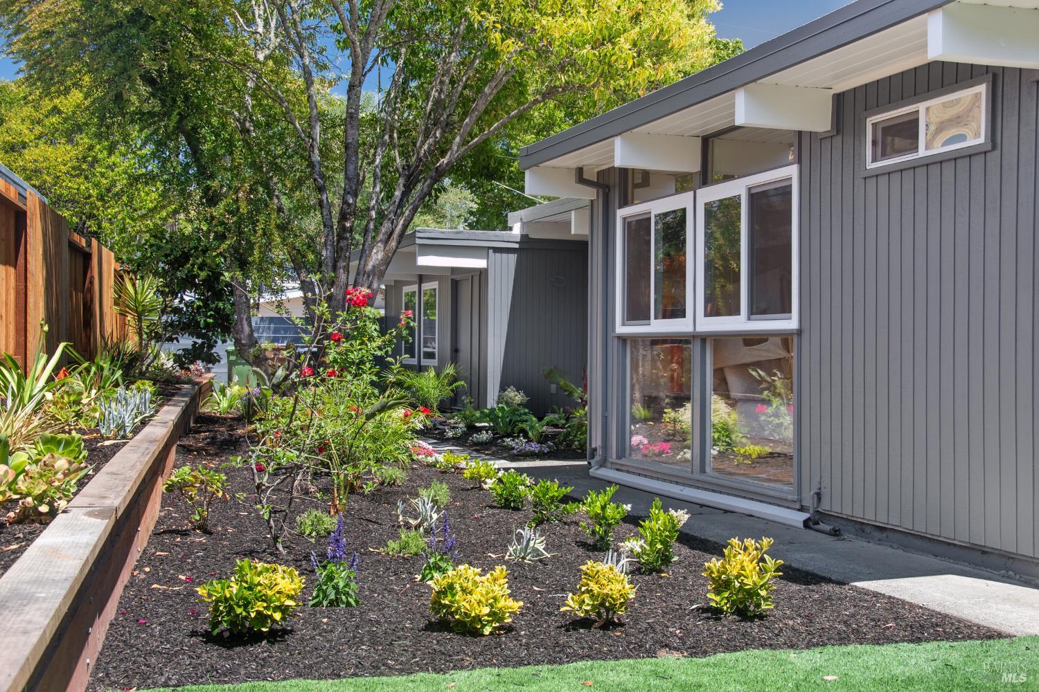 Detail Gallery Image 19 of 21 For 853 Pine Ln, San Rafael,  CA 94903 - 4 Beds | 2 Baths
