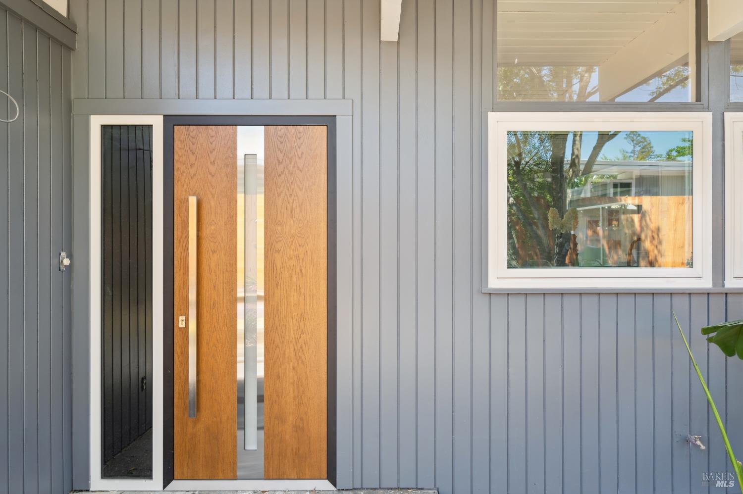 Detail Gallery Image 3 of 21 For 853 Pine Ln, San Rafael,  CA 94903 - 4 Beds | 2 Baths