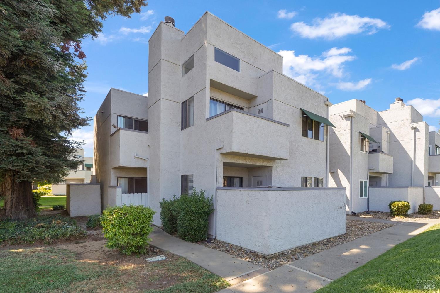 Detail Gallery Image 18 of 19 For 225 Pennsylvania Ave #A1,  Fairfield,  CA 94533 - 3 Beds | 2 Baths