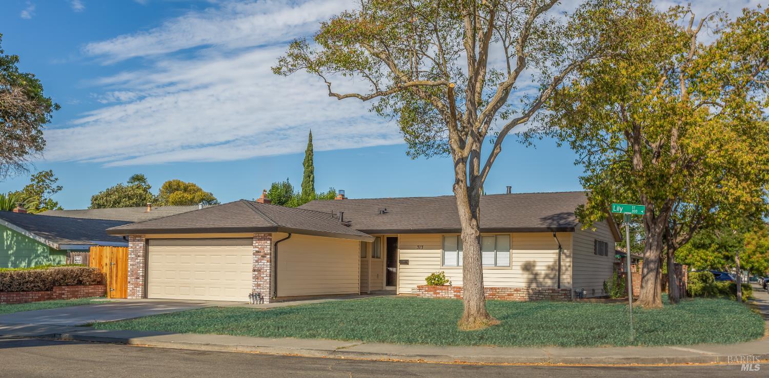 Detail Gallery Image 4 of 66 For 313 Lily St, Fairfield,  CA 94533 - 4 Beds | 2 Baths