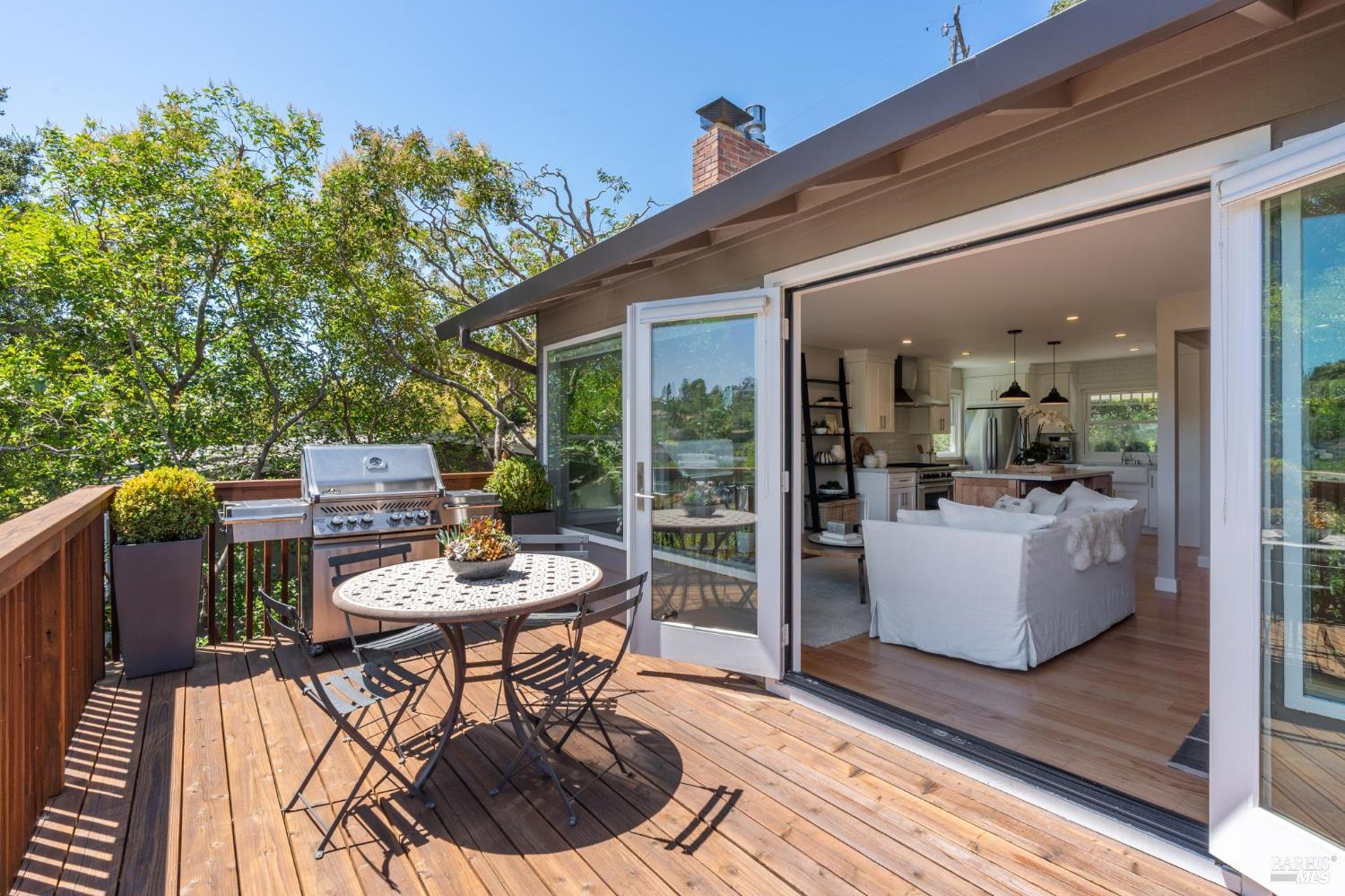 Detail Gallery Image 23 of 57 For 34 Ridge Ave, San Rafael,  CA 94901 - 3 Beds | 3 Baths