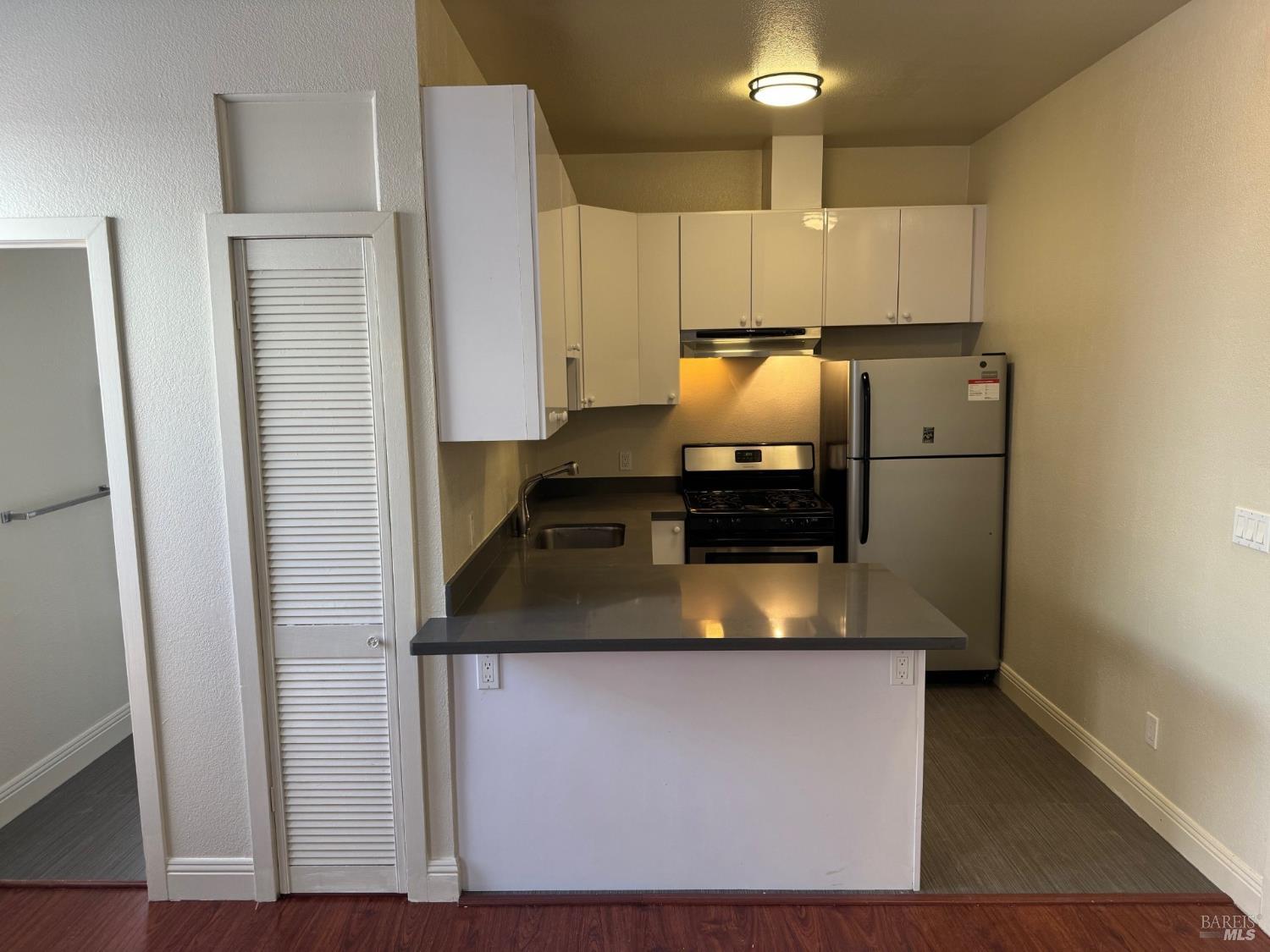 Detail Gallery Image 6 of 10 For 1222 4th St, San Rafael,  CA 94901 - – Beds | – Baths