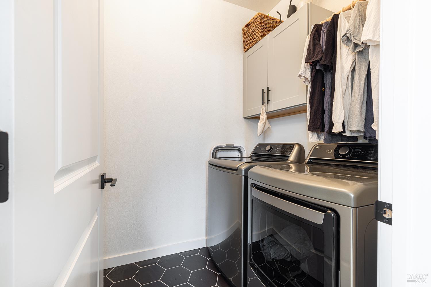 Detail Gallery Image 31 of 42 For 1694 Southridge Dr, Petaluma,  CA 94954 - 4 Beds | 2/1 Baths