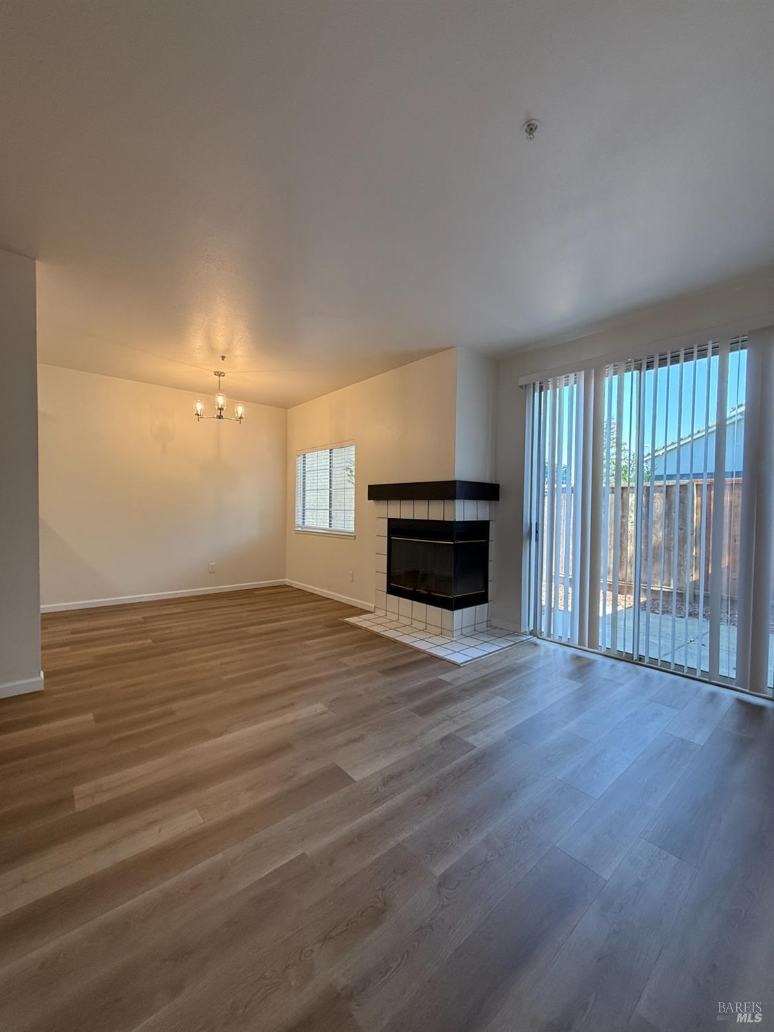 Detail Gallery Image 5 of 24 For 102 Manchester Dr, Fairfield,  CA 94533 - 3 Beds | 2/1 Baths