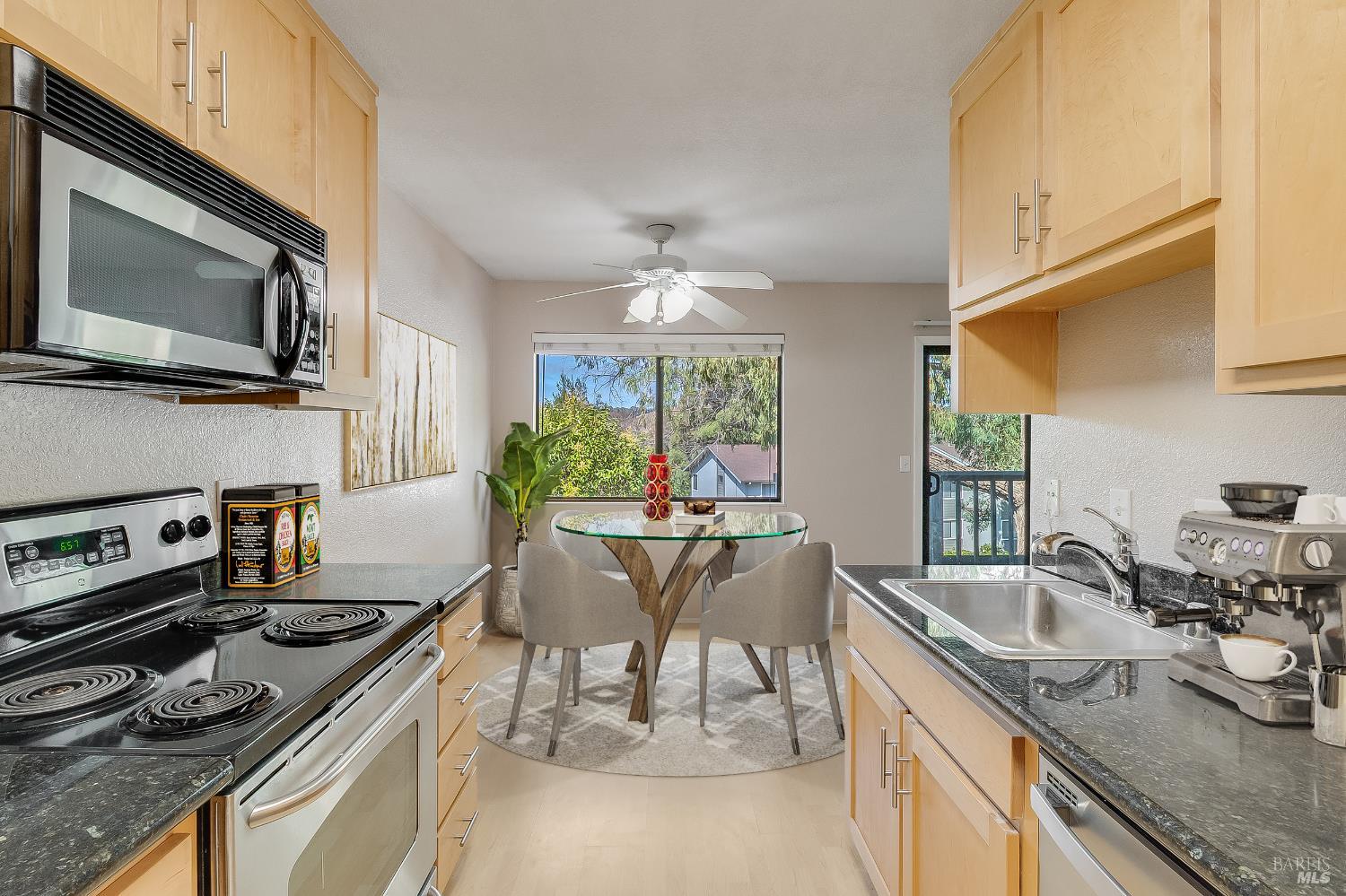 Detail Gallery Image 8 of 36 For 900 Cambridge Dr #104,  Benicia,  CA 94510 - 1 Beds | 1 Baths