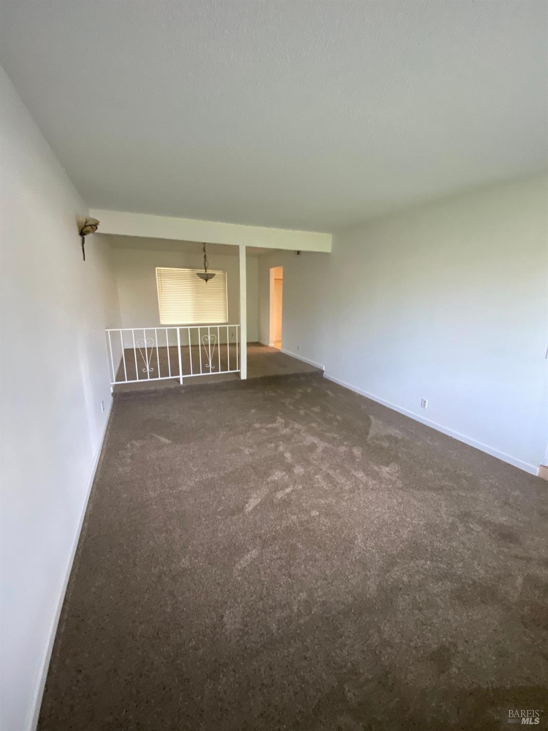 Detail Gallery Image 5 of 12 For 183 Clayton Cir, Vacaville,  CA 95687 - 4 Beds | 2/1 Baths
