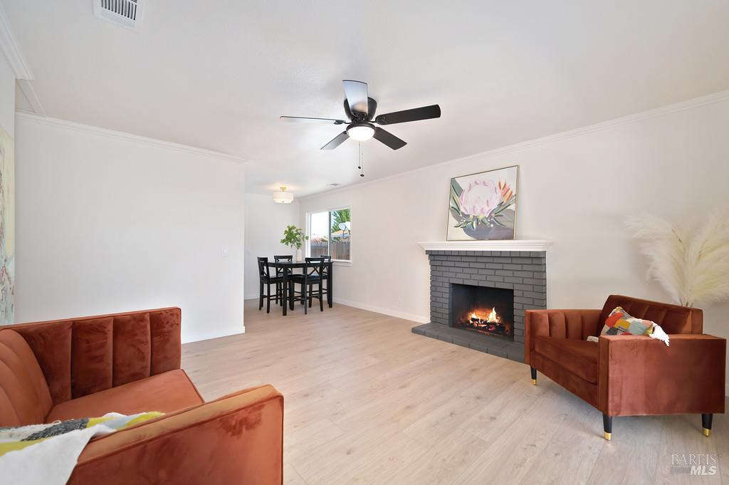 Detail Gallery Image 4 of 15 For 232 Riverdale Ave, Vacaville,  CA 95687 - 3 Beds | 1 Baths