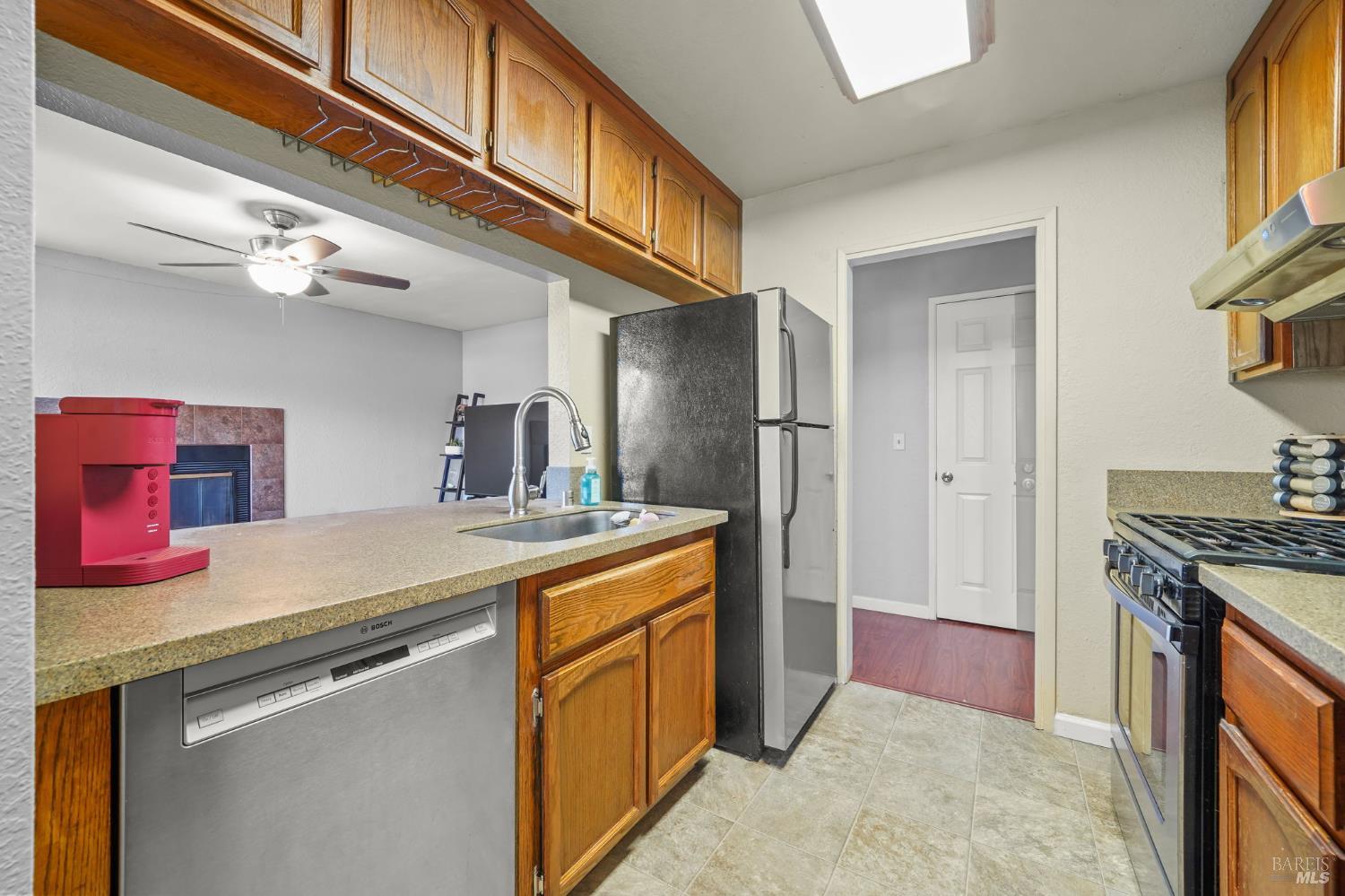 Detail Gallery Image 4 of 19 For 225 Pennsylvania Ave #A1,  Fairfield,  CA 94533 - 3 Beds | 2 Baths