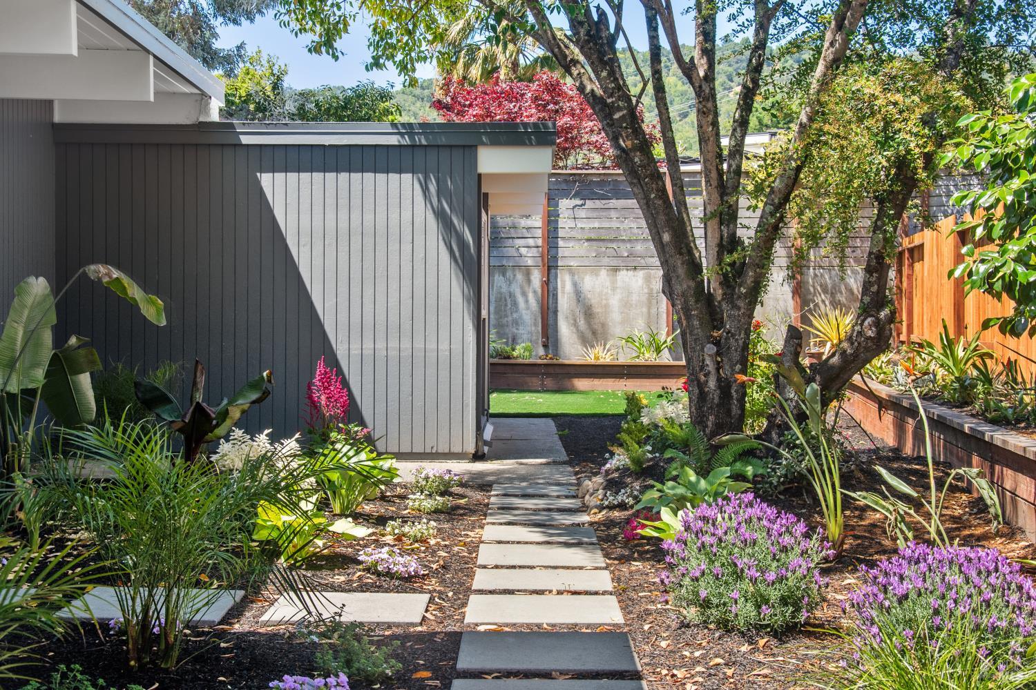 Detail Gallery Image 2 of 21 For 853 Pine Ln, San Rafael,  CA 94903 - 4 Beds | 2 Baths