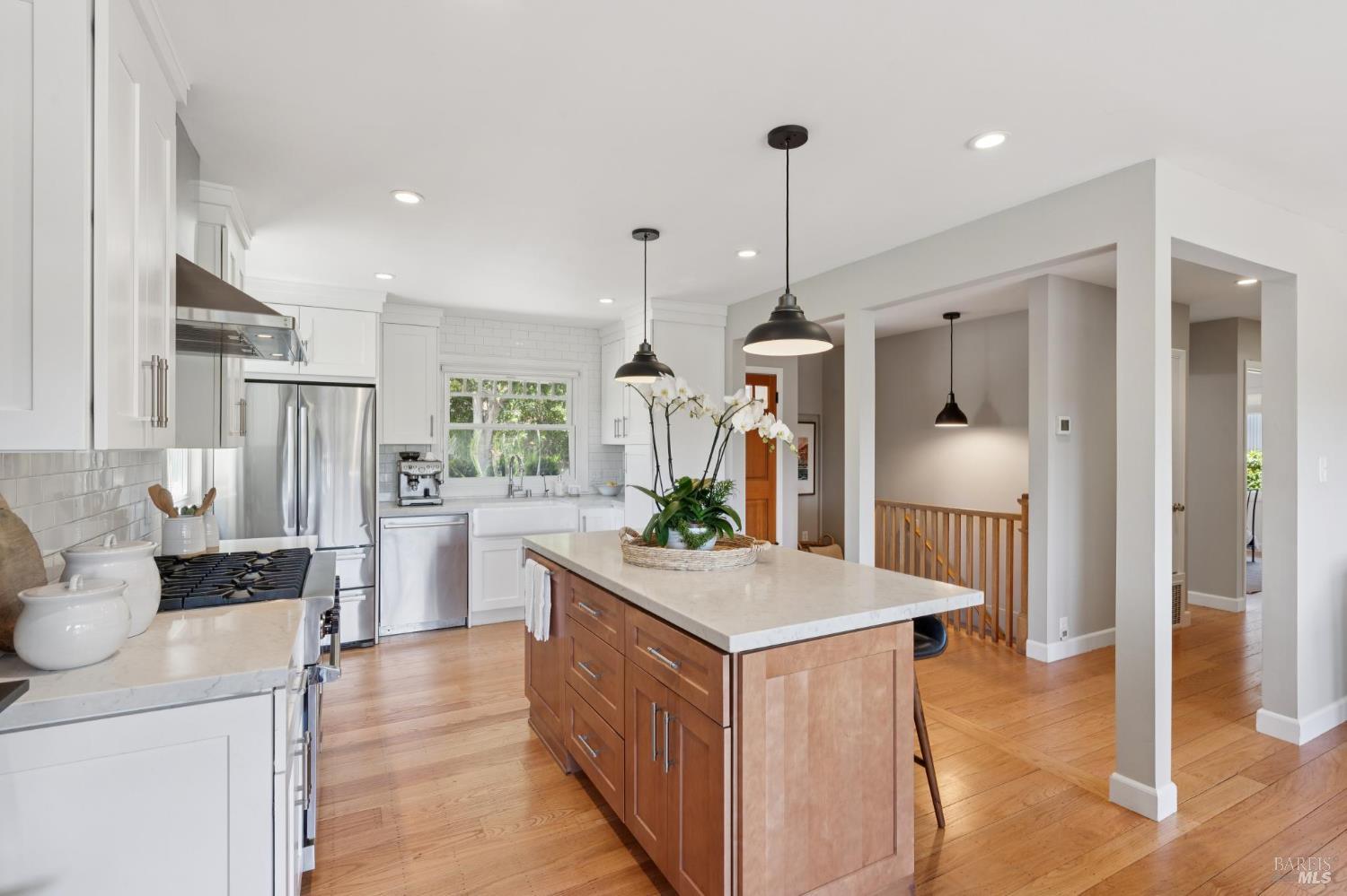 Detail Gallery Image 9 of 57 For 34 Ridge Ave, San Rafael,  CA 94901 - 3 Beds | 3 Baths