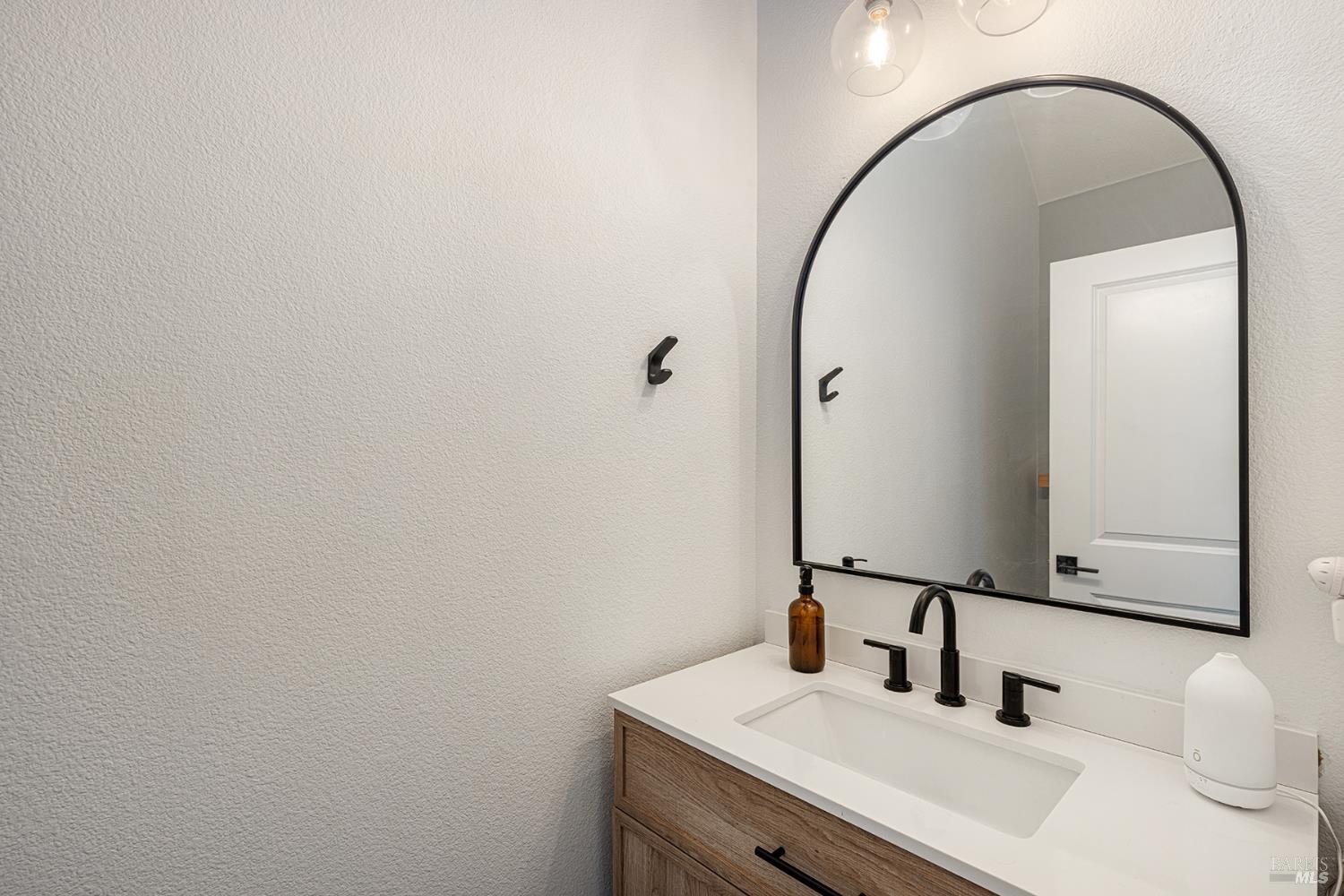 Detail Gallery Image 27 of 42 For 1694 Southridge Dr, Petaluma,  CA 94954 - 4 Beds | 2/1 Baths