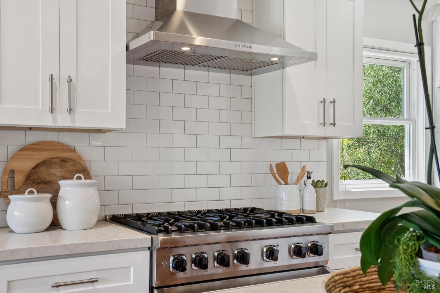 Detail Gallery Image 6 of 57 For 34 Ridge Ave, San Rafael,  CA 94901 - 3 Beds | 3 Baths