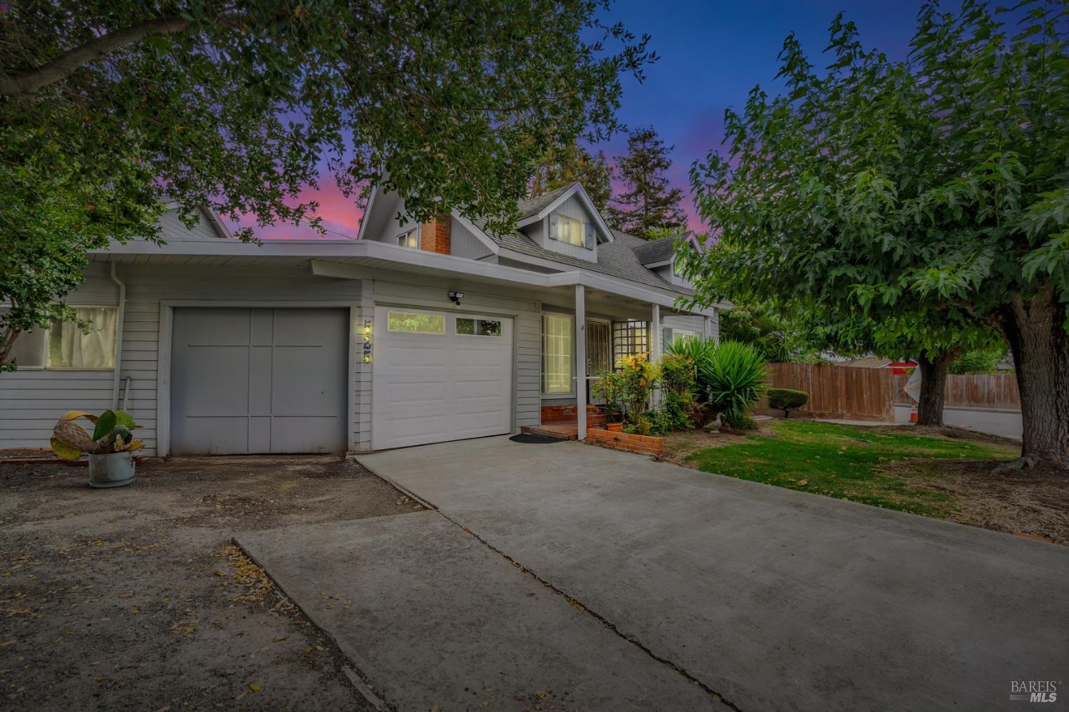 Detail Gallery Image 3 of 39 For 525 Park Ln, Petaluma,  CA 94954 - 4 Beds | 2 Baths