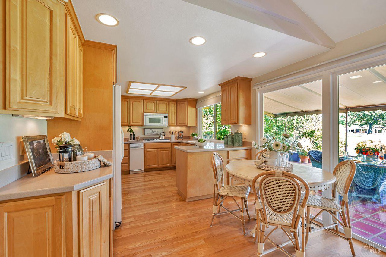 Detail Gallery Image 14 of 37 For 356 Pythian Rd, Santa Rosa,  CA 95409 - 3 Beds | 2 Baths