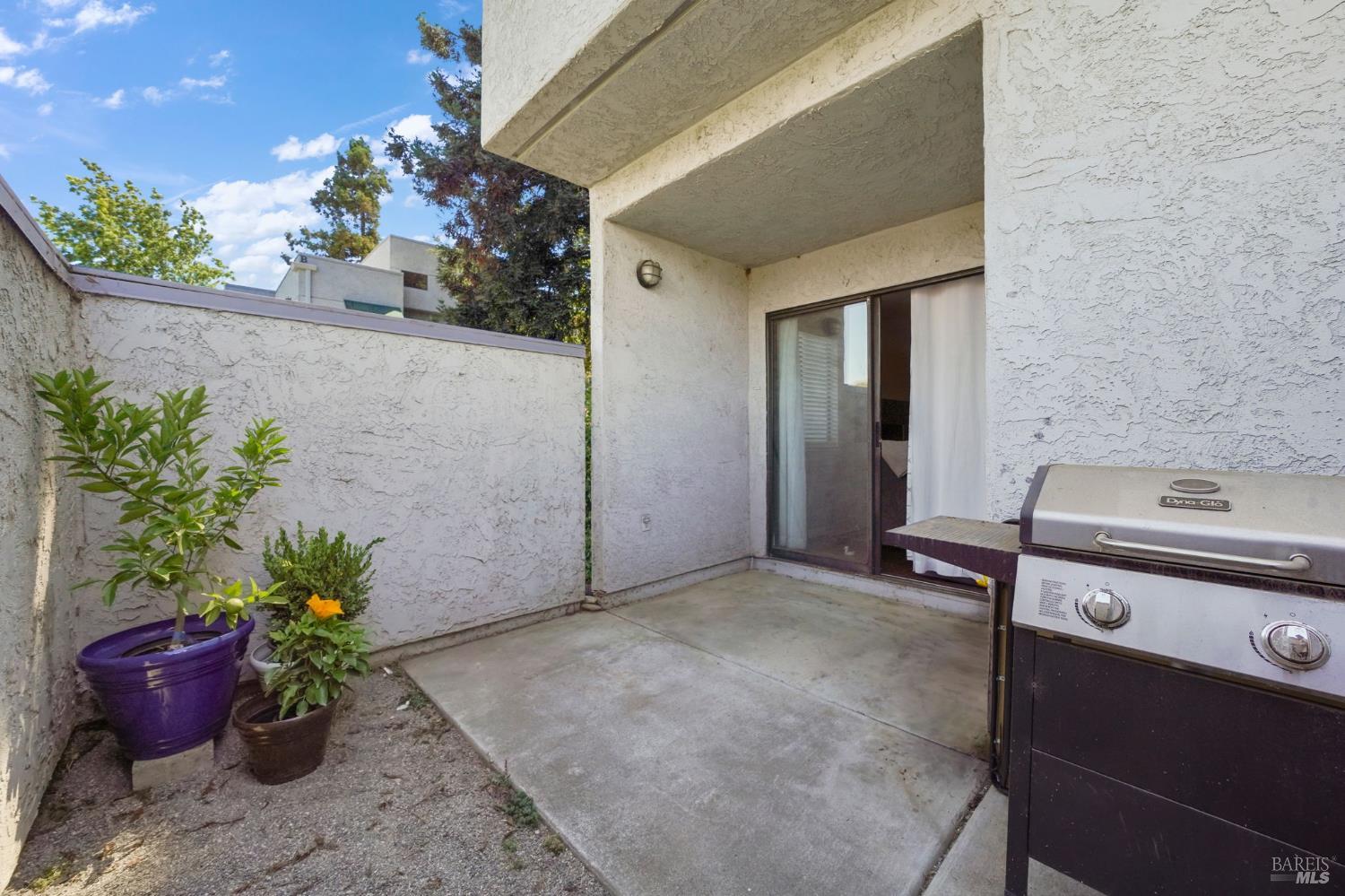 Detail Gallery Image 14 of 19 For 225 Pennsylvania Ave #A1,  Fairfield,  CA 94533 - 3 Beds | 2 Baths