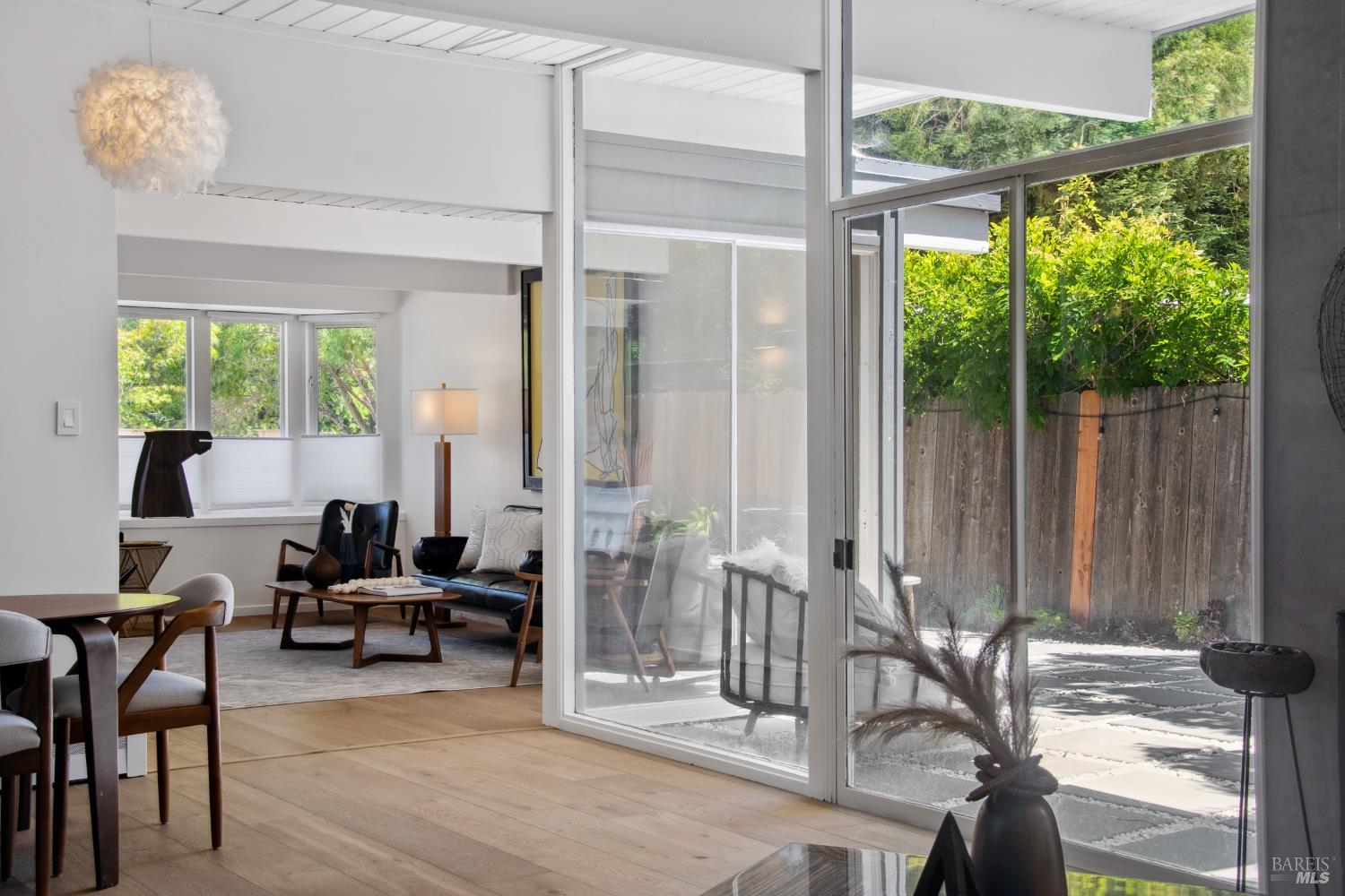 Detail Gallery Image 11 of 21 For 853 Pine Ln, San Rafael,  CA 94903 - 4 Beds | 2 Baths