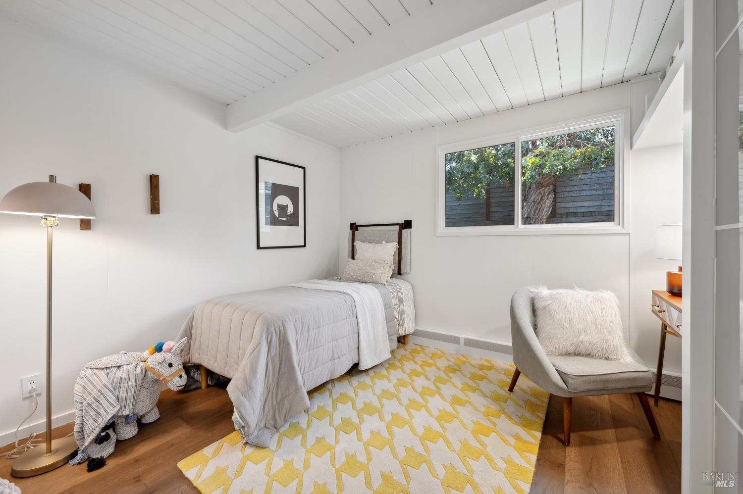Detail Gallery Image 13 of 21 For 853 Pine Ln, San Rafael,  CA 94903 - 4 Beds | 2 Baths