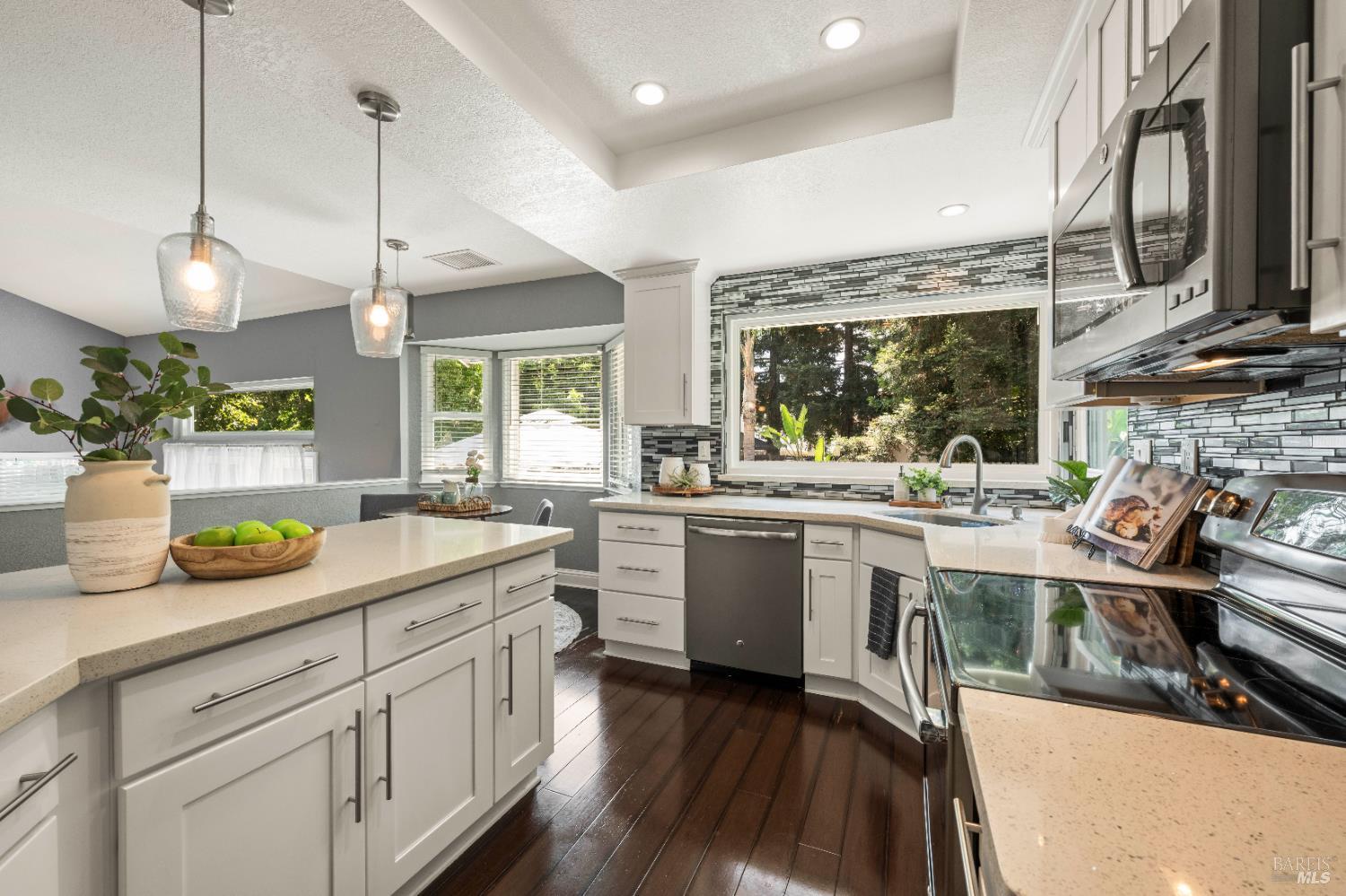 Detail Gallery Image 12 of 44 For 381 Shannon Dr, Vacaville,  CA 95688 - 4 Beds | 3 Baths