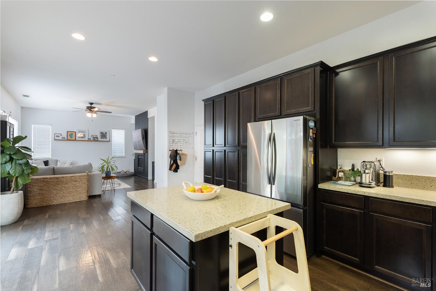 Detail Gallery Image 16 of 42 For 1694 Southridge Dr, Petaluma,  CA 94954 - 4 Beds | 2/1 Baths