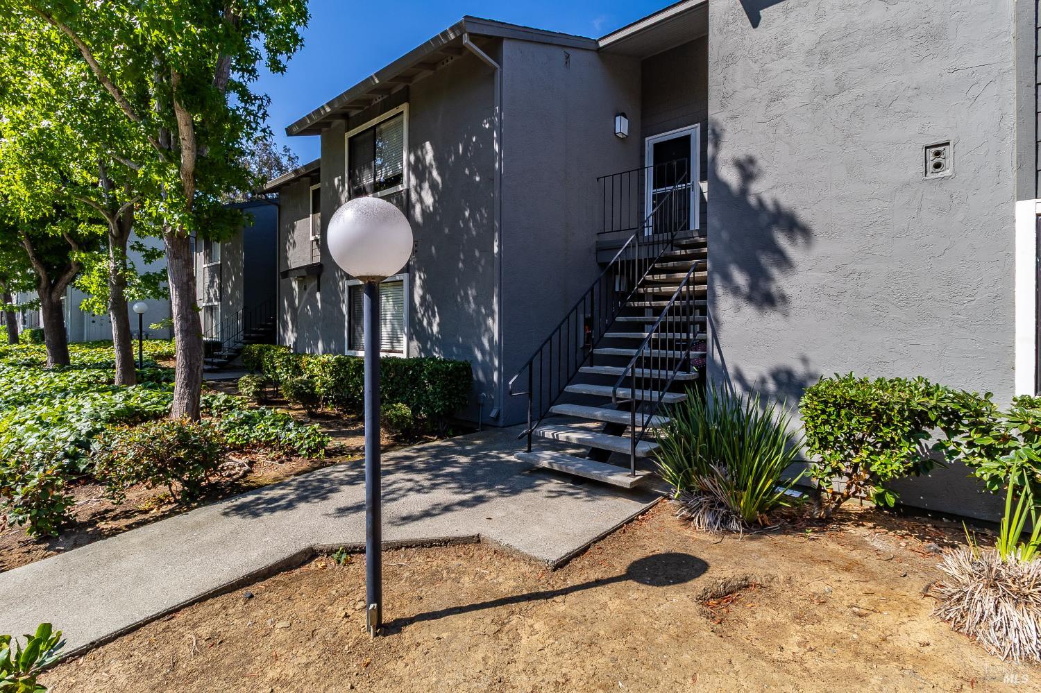 Detail Gallery Image 4 of 36 For 900 Cambridge Dr #104,  Benicia,  CA 94510 - 1 Beds | 1 Baths