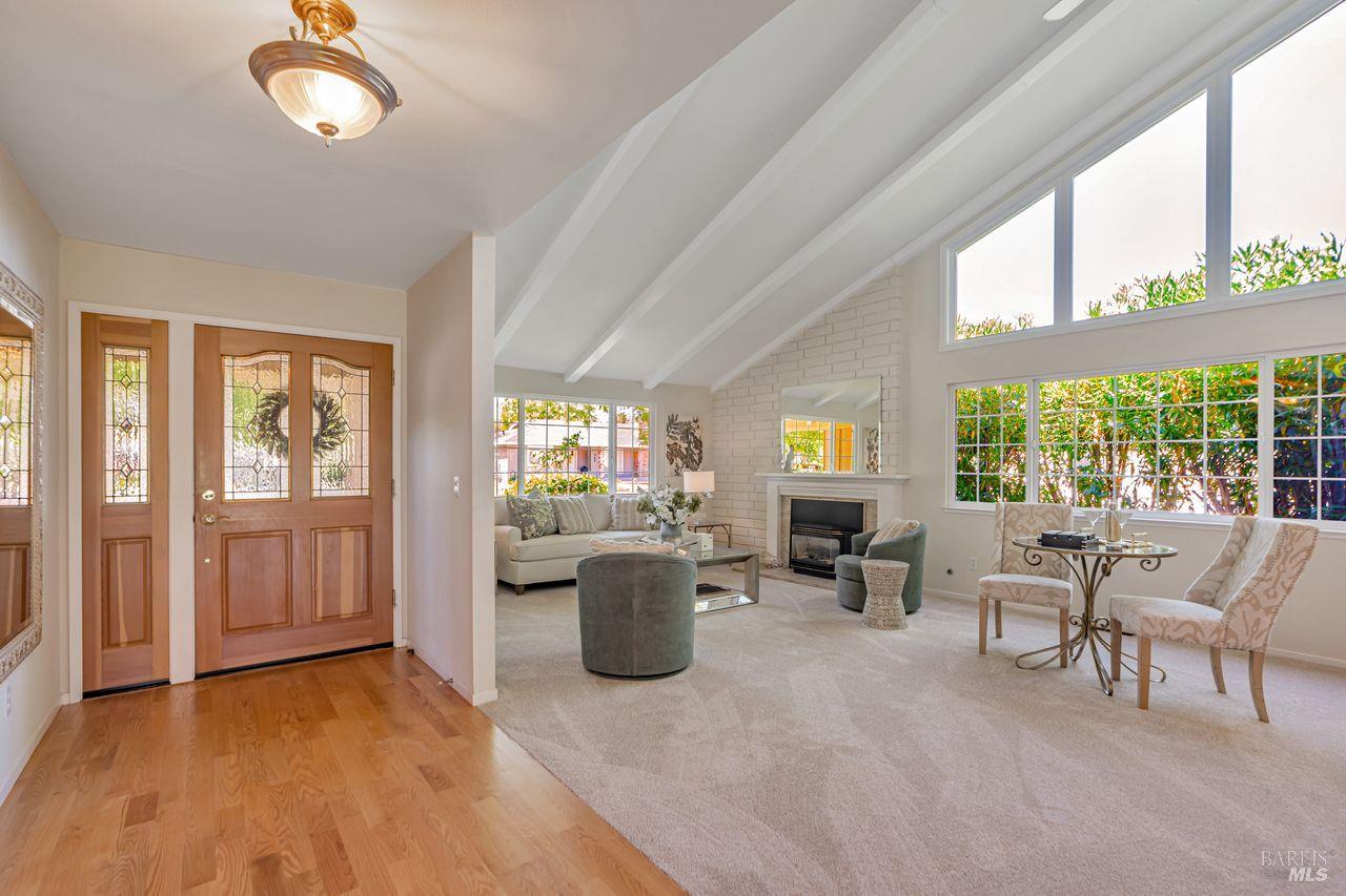 Detail Gallery Image 4 of 37 For 356 Pythian Rd, Santa Rosa,  CA 95409 - 3 Beds | 2 Baths
