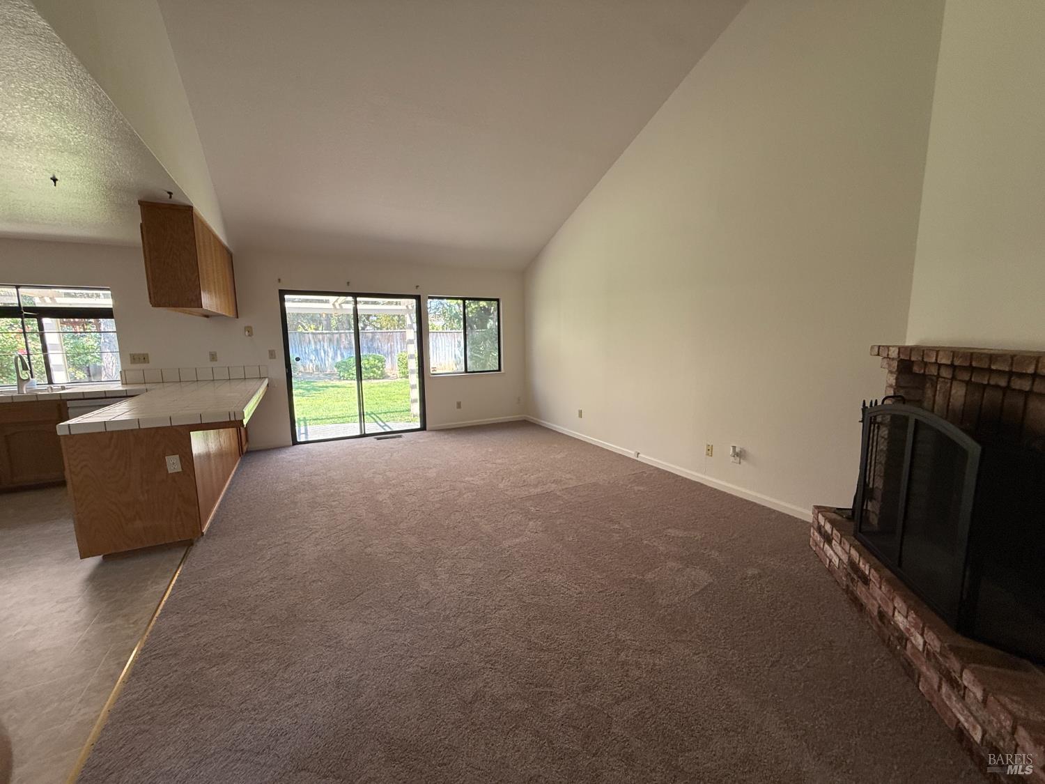 Detail Gallery Image 5 of 15 For 524 Oakmeadow Ct, Vacaville,  CA 95687 - 4 Beds | 2 Baths