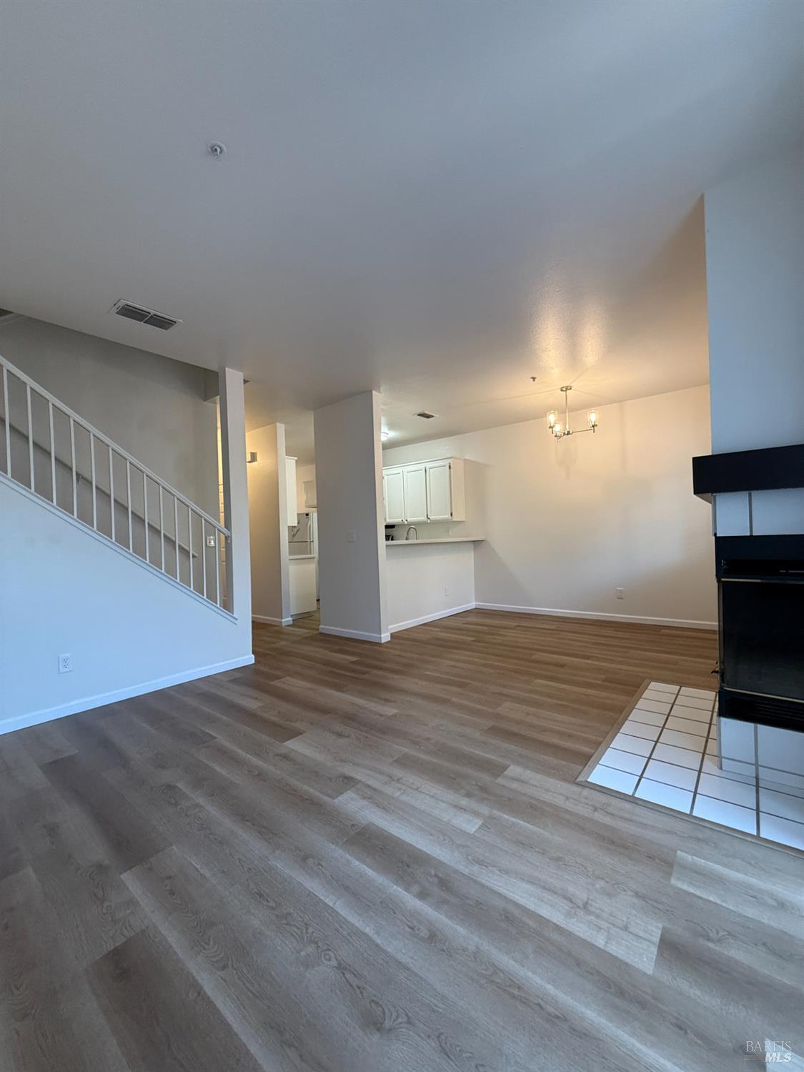 Detail Gallery Image 6 of 24 For 102 Manchester Dr, Fairfield,  CA 94533 - 3 Beds | 2/1 Baths