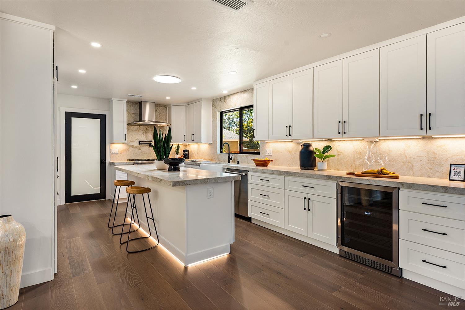 Detail Gallery Image 11 of 66 For 2283 Woodside Way, Healdsburg,  CA 95448 - 3 Beds | 4 Baths