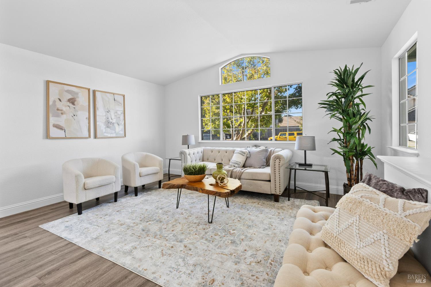 Detail Gallery Image 4 of 42 For 695 Fountain Way, Dixon,  CA 95620 - 4 Beds | 2 Baths