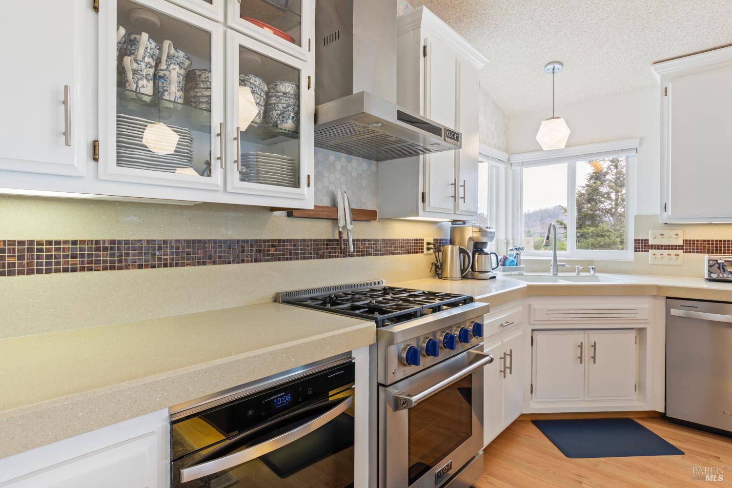 Detail Gallery Image 13 of 47 For 410 Oak Mesa Ct, Santa Rosa,  CA 95409 - 2 Beds | 2/1 Baths