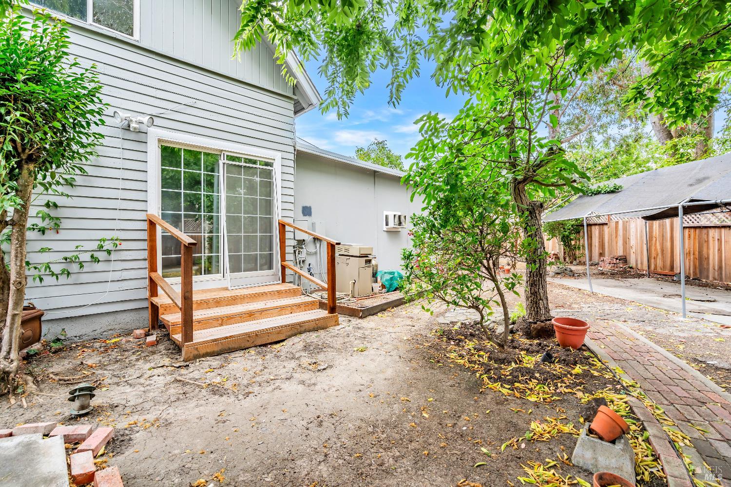 Detail Gallery Image 6 of 39 For 525 Park Ln, Petaluma,  CA 94954 - 4 Beds | 2 Baths