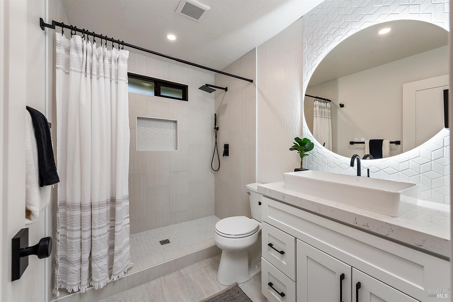 Detail Gallery Image 33 of 66 For 2283 Woodside Way, Healdsburg,  CA 95448 - 3 Beds | 4 Baths