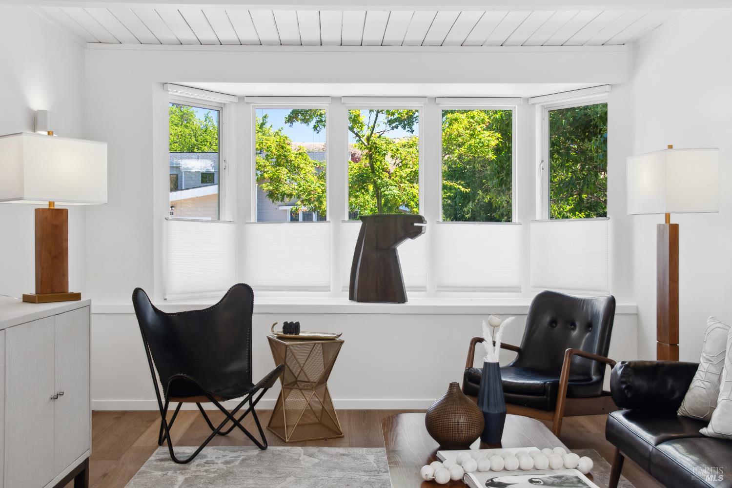 Detail Gallery Image 6 of 21 For 853 Pine Ln, San Rafael,  CA 94903 - 4 Beds | 2 Baths