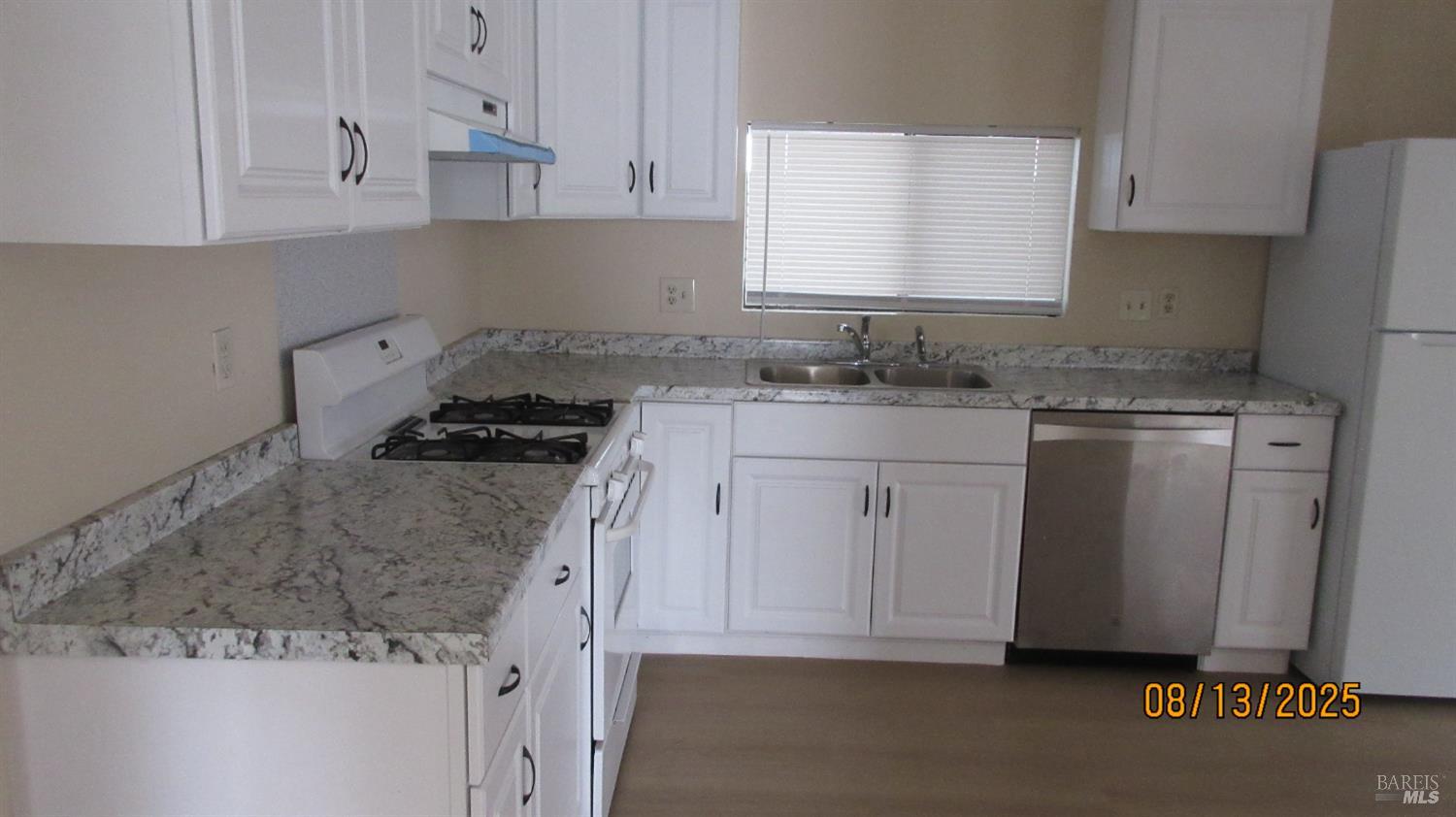Detail Gallery Image 10 of 16 For 190 Apple Ln, Santa Rosa,  CA 95407 - 2 Beds | 2 Baths