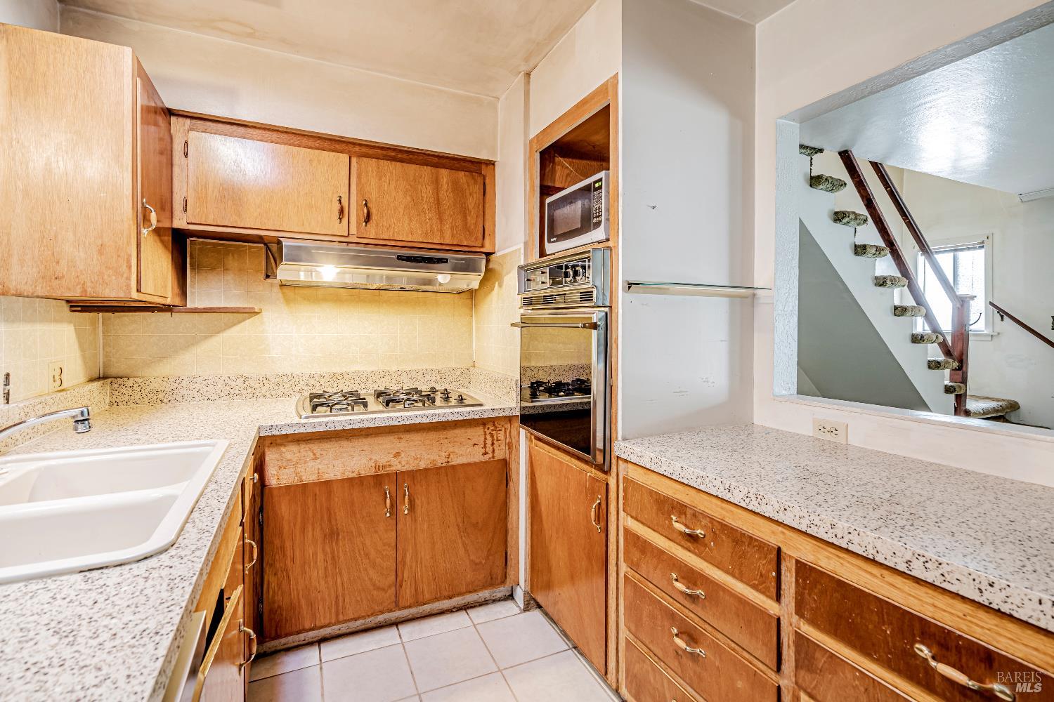 Detail Gallery Image 27 of 39 For 525 Park Ln, Petaluma,  CA 94954 - 4 Beds | 2 Baths