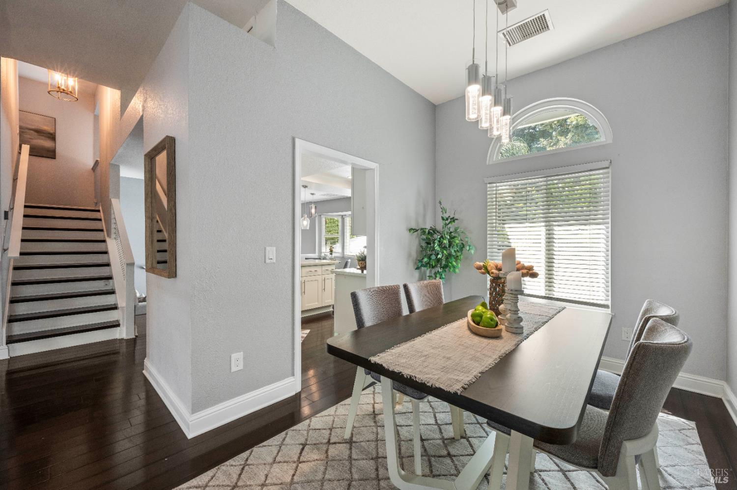 Detail Gallery Image 9 of 44 For 381 Shannon Dr, Vacaville,  CA 95688 - 4 Beds | 3 Baths