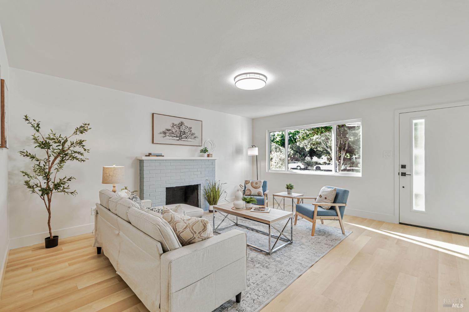 Detail Gallery Image 7 of 36 For 3750 Sonoma Ave, Santa Rosa,  CA 95405 - 3 Beds | 2 Baths