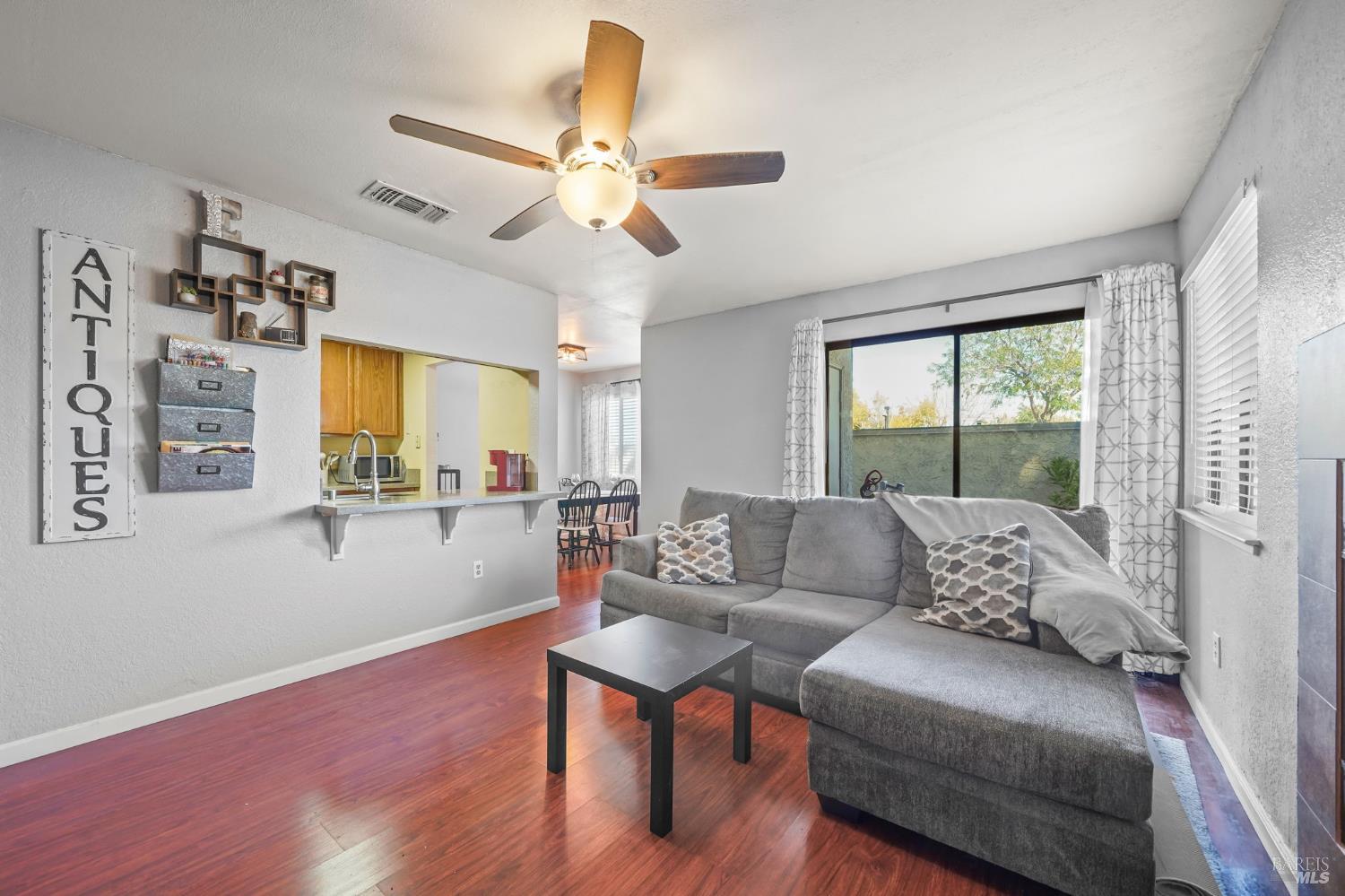 Detail Gallery Image 1 of 19 For 225 Pennsylvania Ave #A1,  Fairfield,  CA 94533 - 3 Beds | 2 Baths