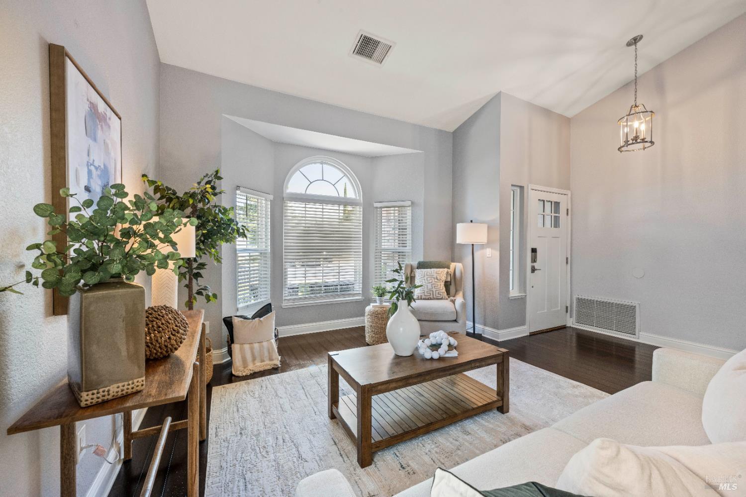 Detail Gallery Image 6 of 44 For 381 Shannon Dr, Vacaville,  CA 95688 - 4 Beds | 3 Baths