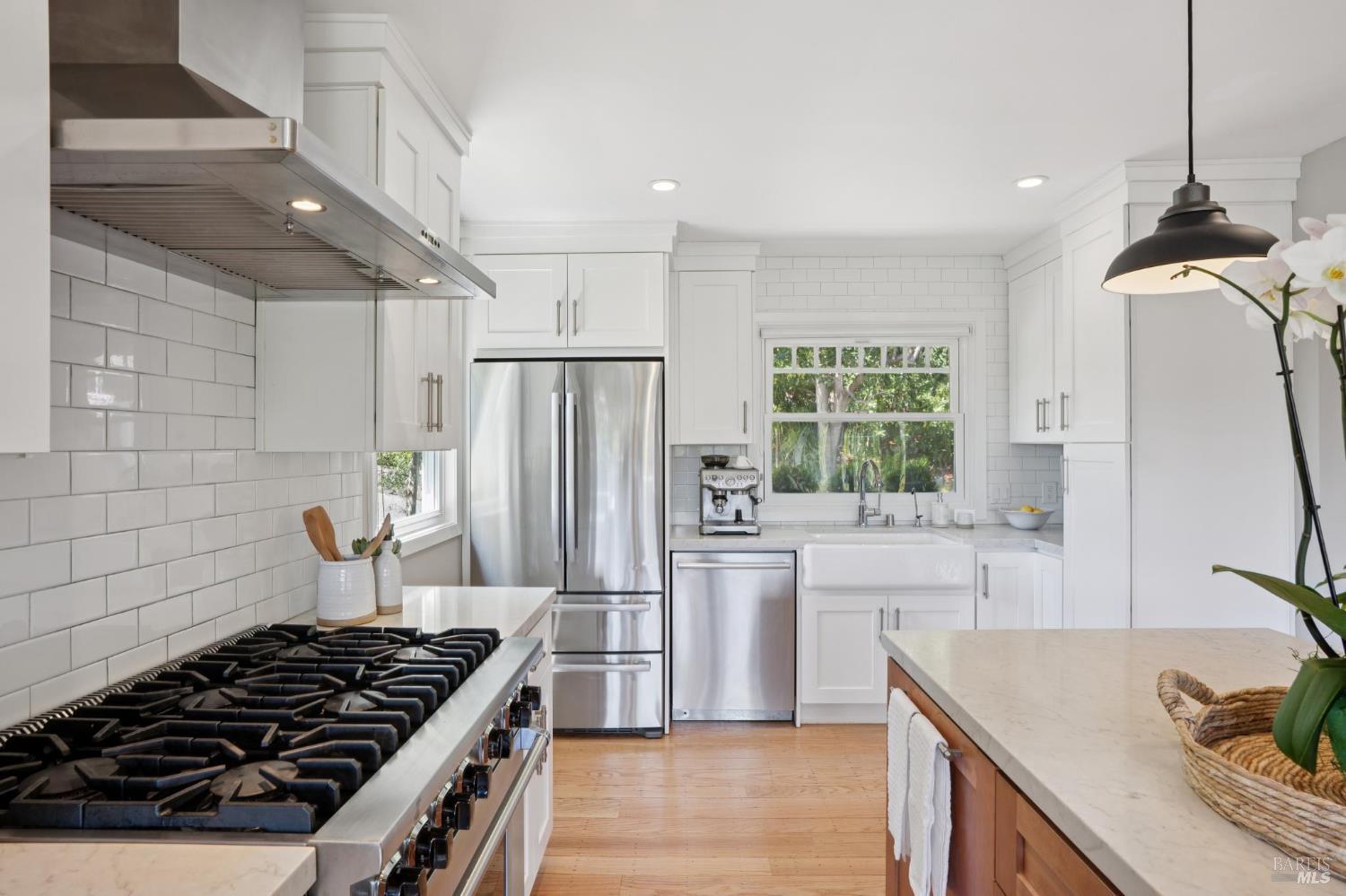 Detail Gallery Image 5 of 57 For 34 Ridge Ave, San Rafael,  CA 94901 - 3 Beds | 3 Baths