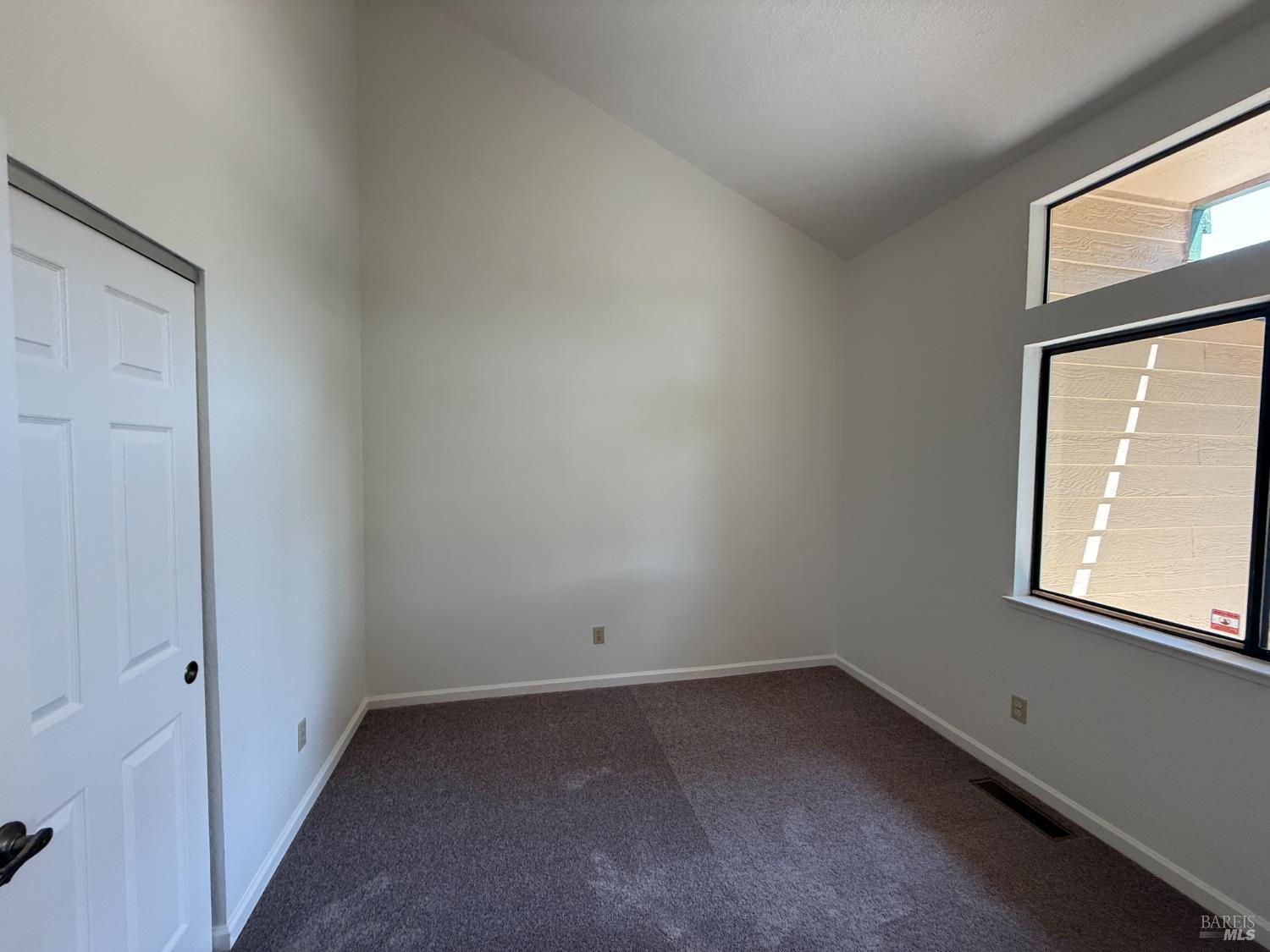 Detail Gallery Image 4 of 15 For 524 Oakmeadow Ct, Vacaville,  CA 95687 - 4 Beds | 2 Baths
