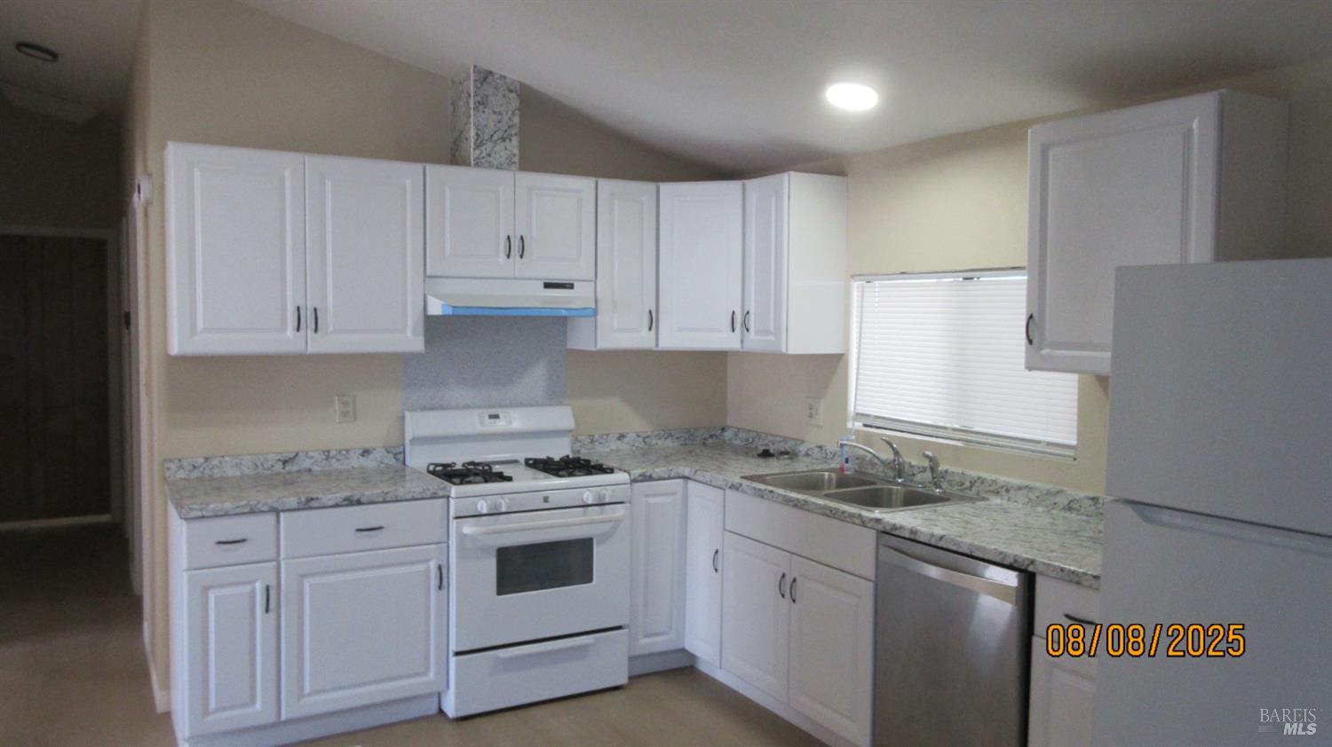 Detail Gallery Image 12 of 16 For 190 Apple Ln, Santa Rosa,  CA 95407 - 2 Beds | 2 Baths