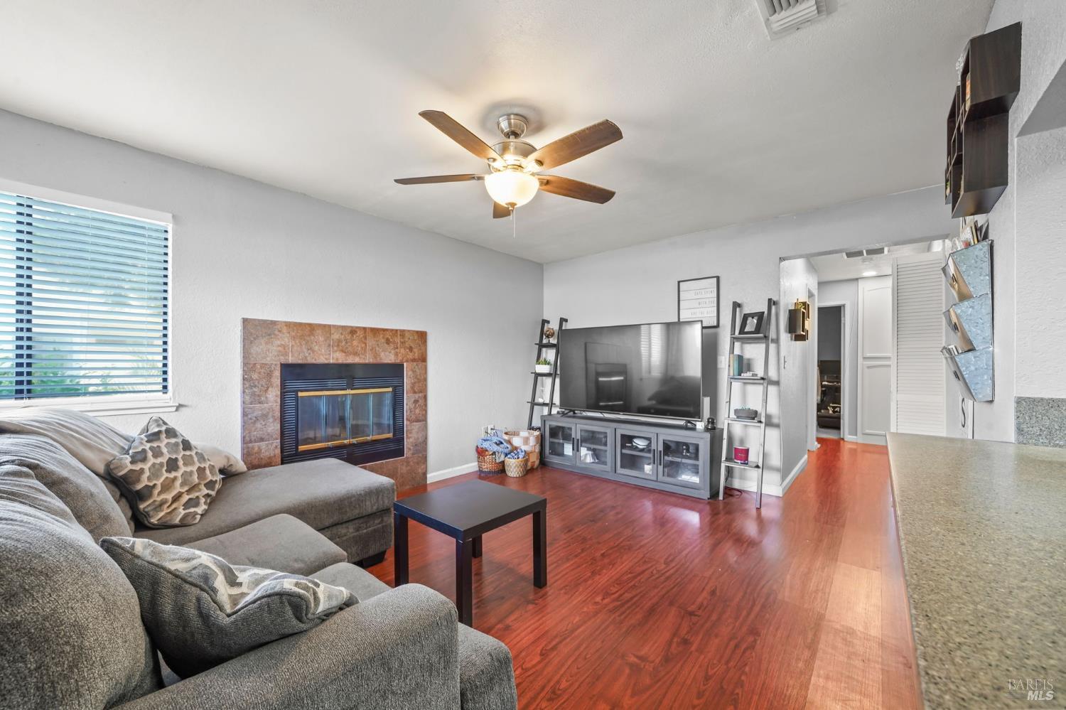 Detail Gallery Image 3 of 19 For 225 Pennsylvania Ave #A1,  Fairfield,  CA 94533 - 3 Beds | 2 Baths