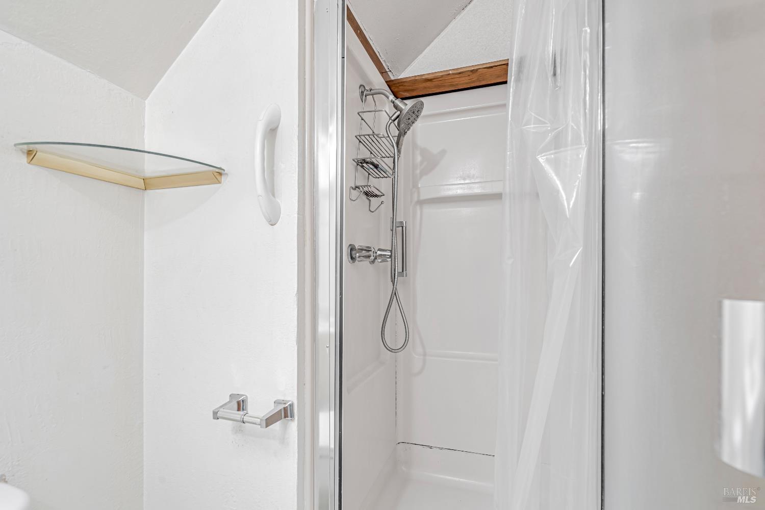 Detail Gallery Image 13 of 39 For 525 Park Ln, Petaluma,  CA 94954 - 4 Beds | 2 Baths