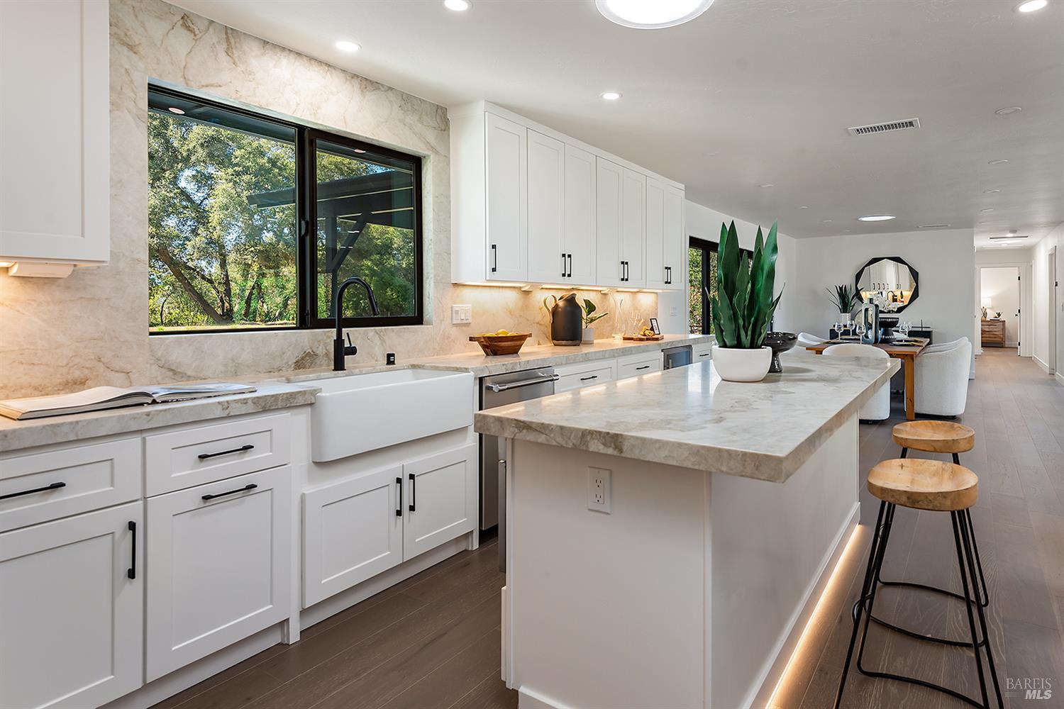 Detail Gallery Image 12 of 66 For 2283 Woodside Way, Healdsburg,  CA 95448 - 3 Beds | 4 Baths