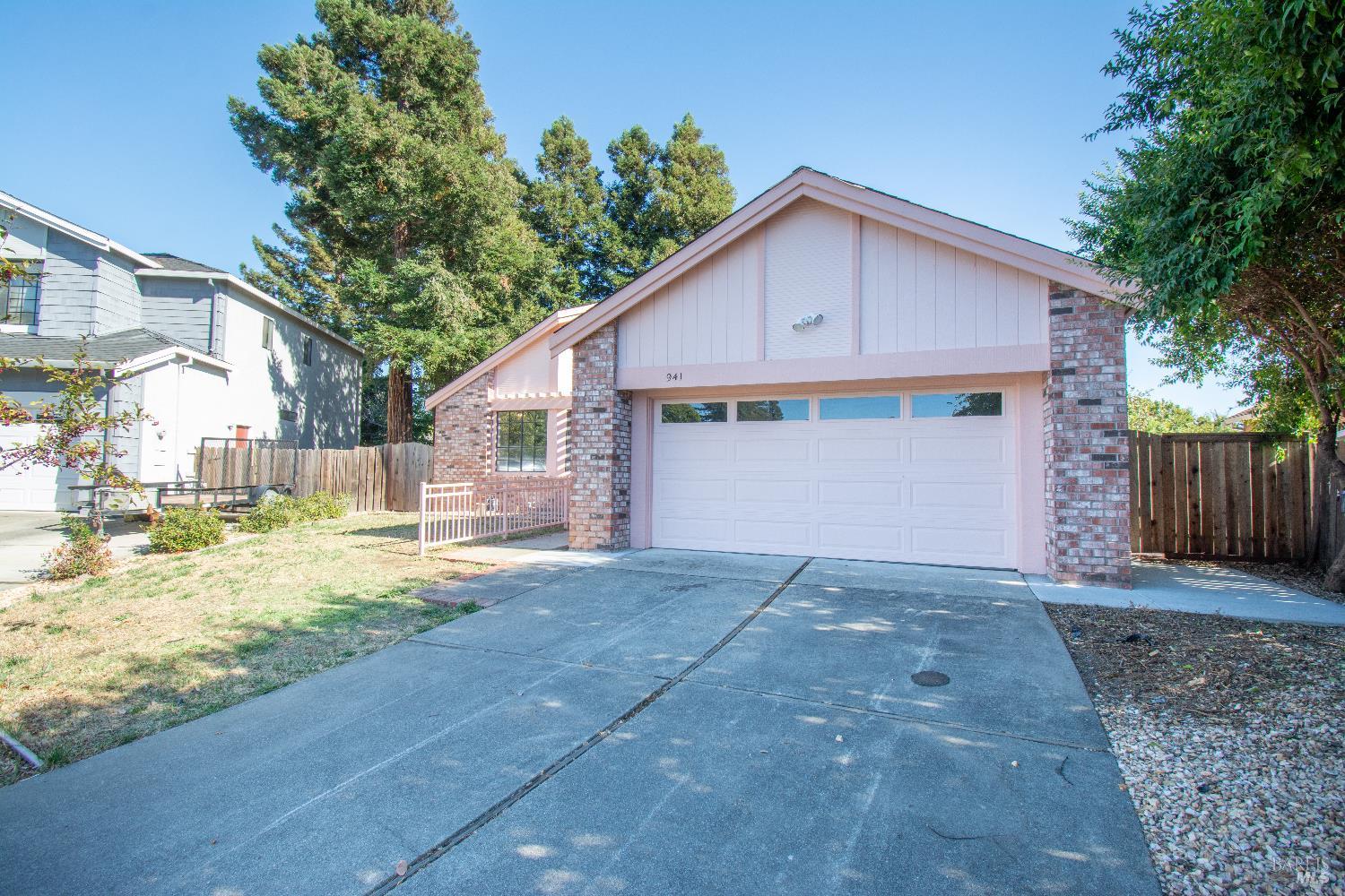 Detail Gallery Image 3 of 36 For 941 Hickory Ct, Fairfield,  CA 94533 - 3 Beds | 2 Baths