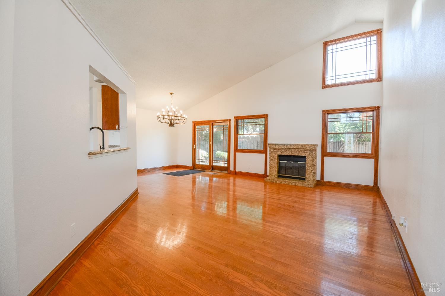 Detail Gallery Image 4 of 36 For 941 Hickory Ct, Fairfield,  CA 94533 - 3 Beds | 2 Baths