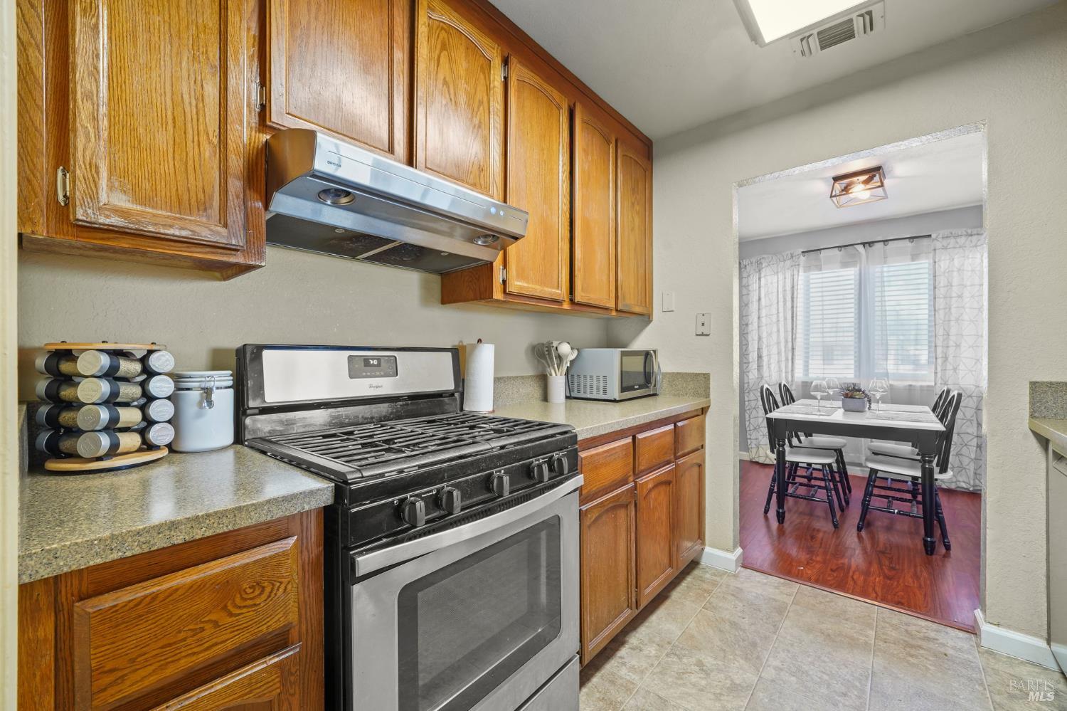 Detail Gallery Image 5 of 19 For 225 Pennsylvania Ave #A1,  Fairfield,  CA 94533 - 3 Beds | 2 Baths