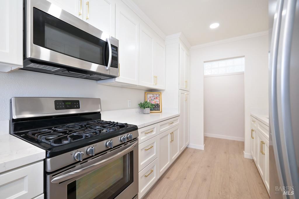Detail Gallery Image 7 of 15 For 232 Riverdale Ave, Vacaville,  CA 95687 - 3 Beds | 1 Baths