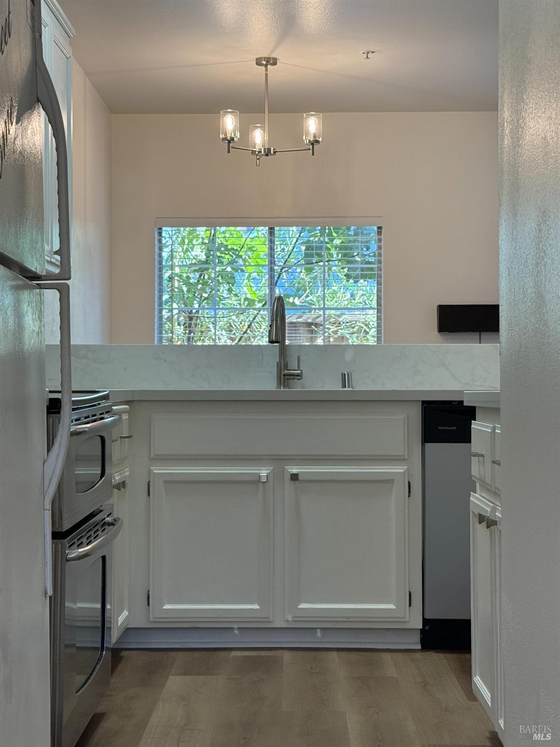 Detail Gallery Image 1 of 24 For 102 Manchester Dr, Fairfield,  CA 94533 - 3 Beds | 2/1 Baths